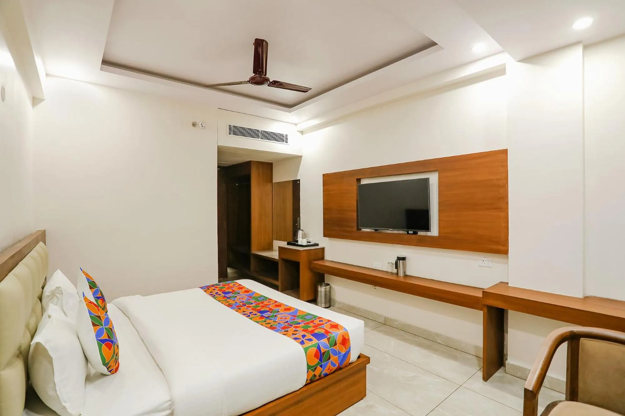 Communal lounge/ TV room, Bed in FabHotel Aman Sara