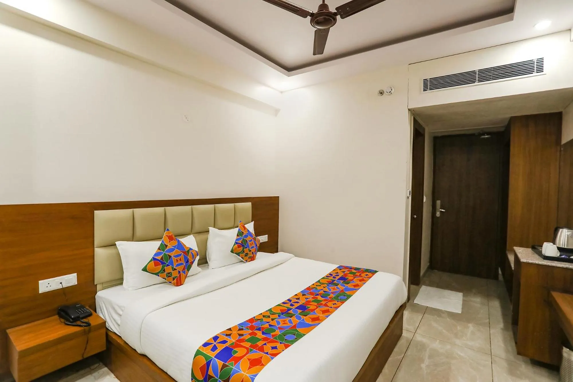 Living room, Bed in FabHotel Aman Sara