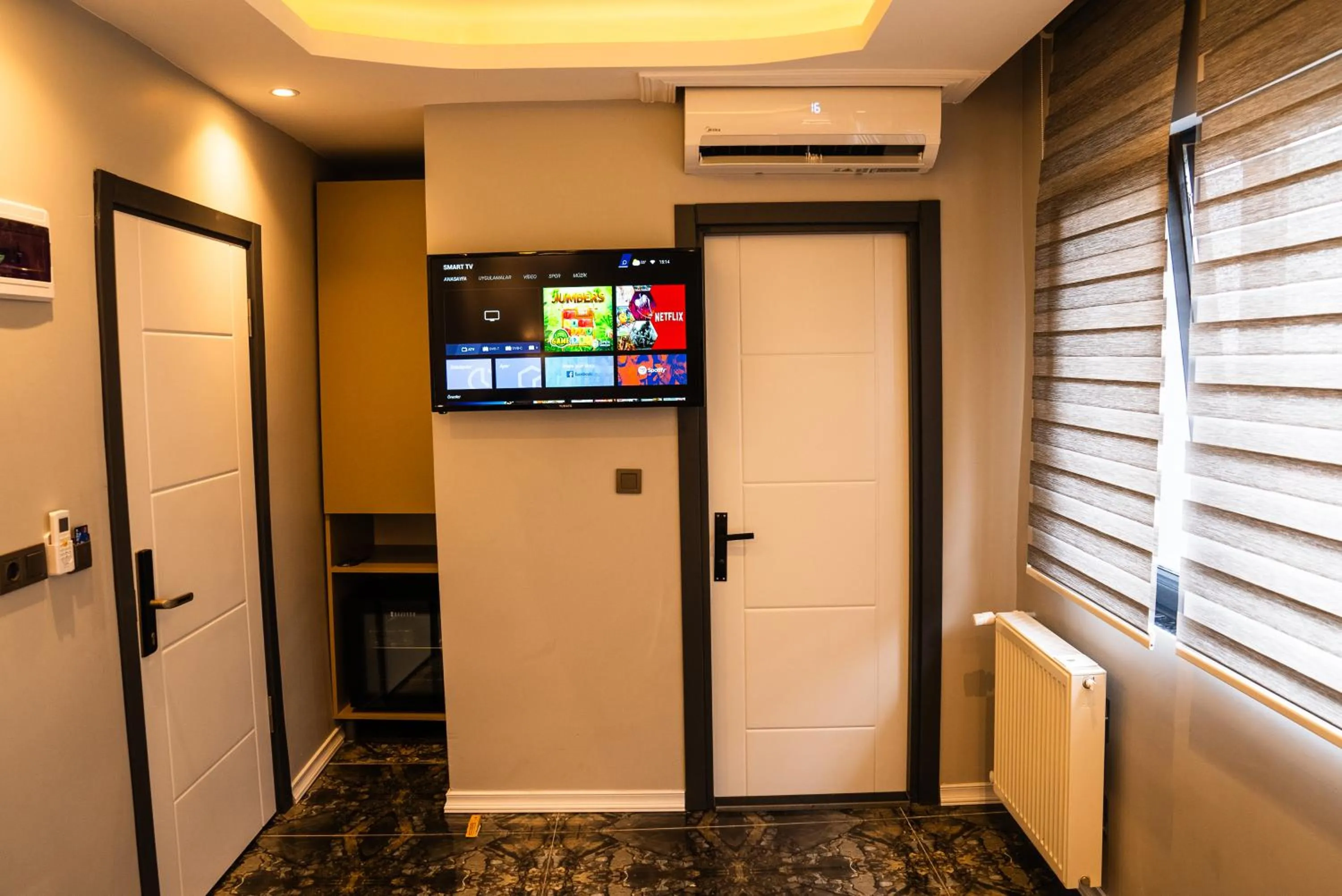 TV and multimedia in CK PALACE Hotel