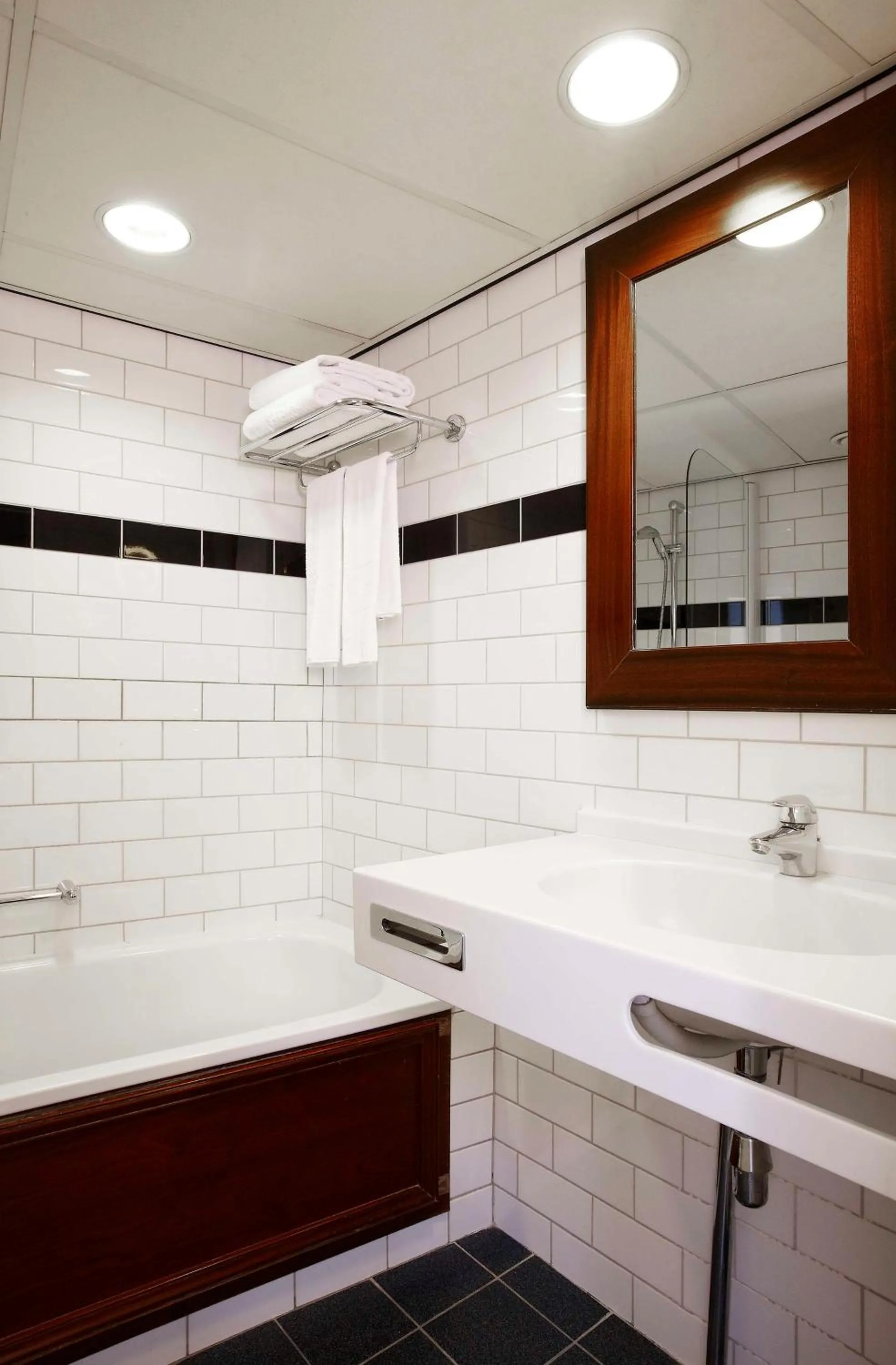 Bathroom in NH Amsterdam Caransa