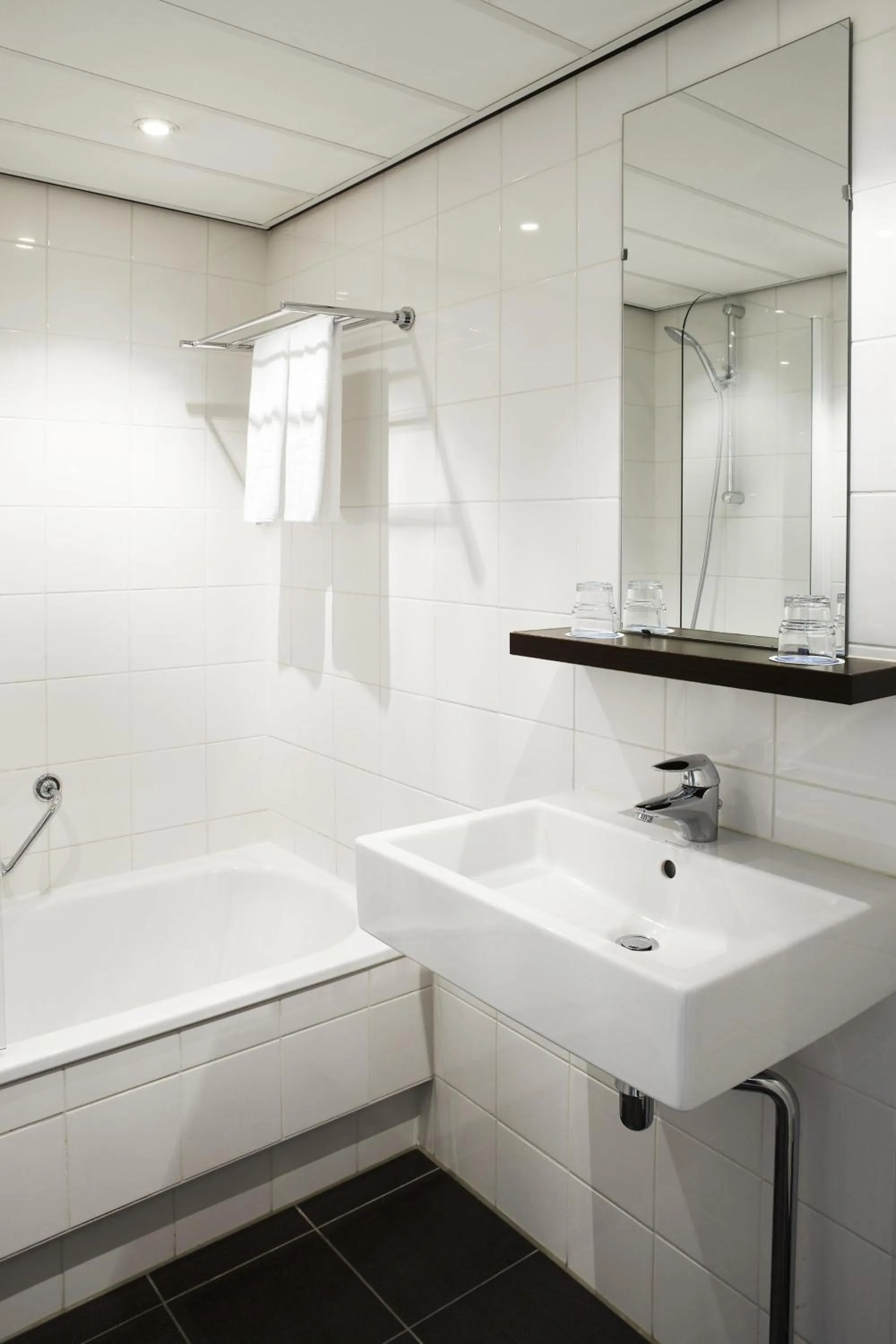 Bathroom in NH Amsterdam Caransa