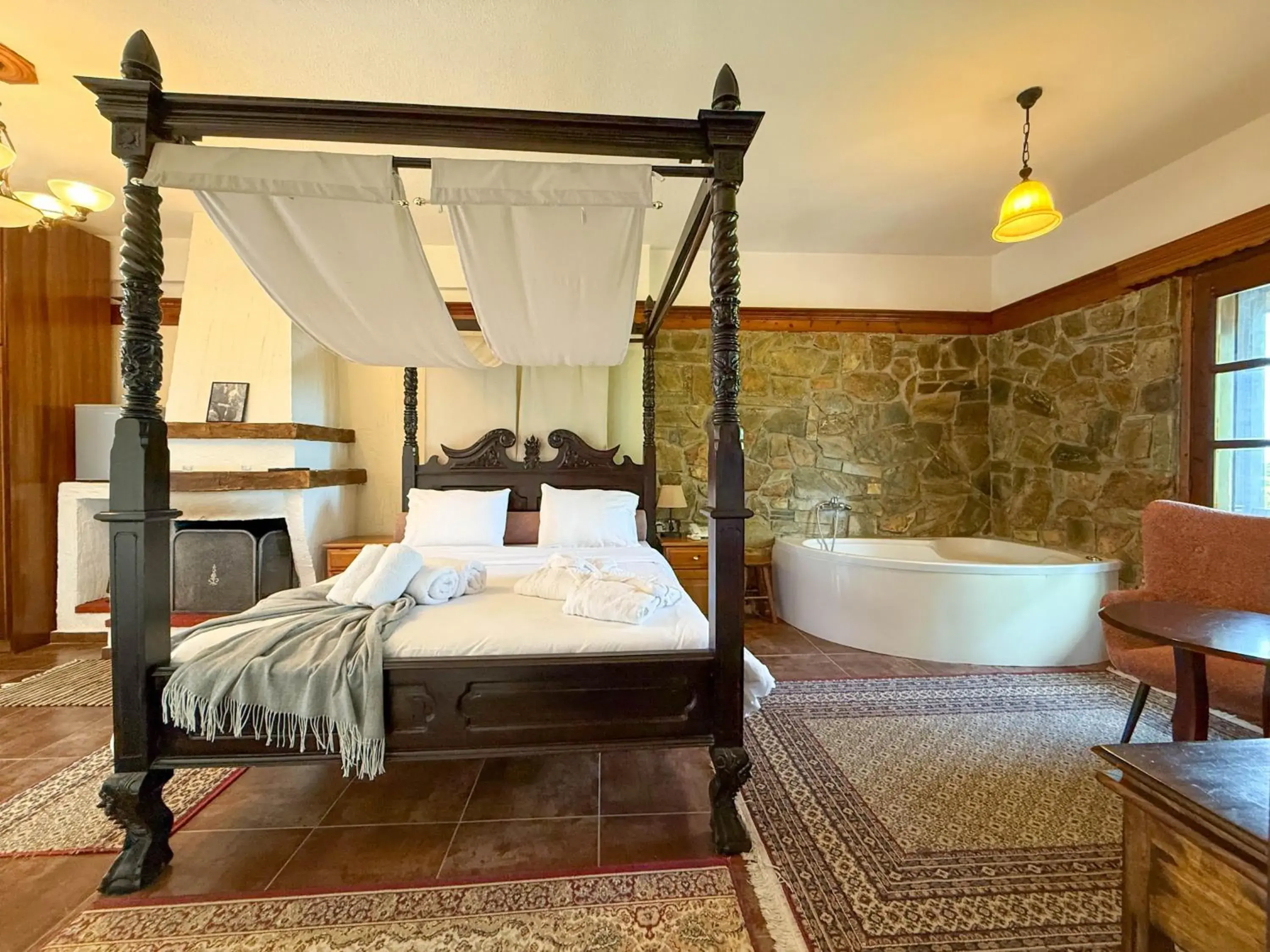 Deluxe Suite with Spa Bath in Pliades Traditional Guesthouse Deluxe Suite with Spa Bath in Pliades Traditional Guesthouse
