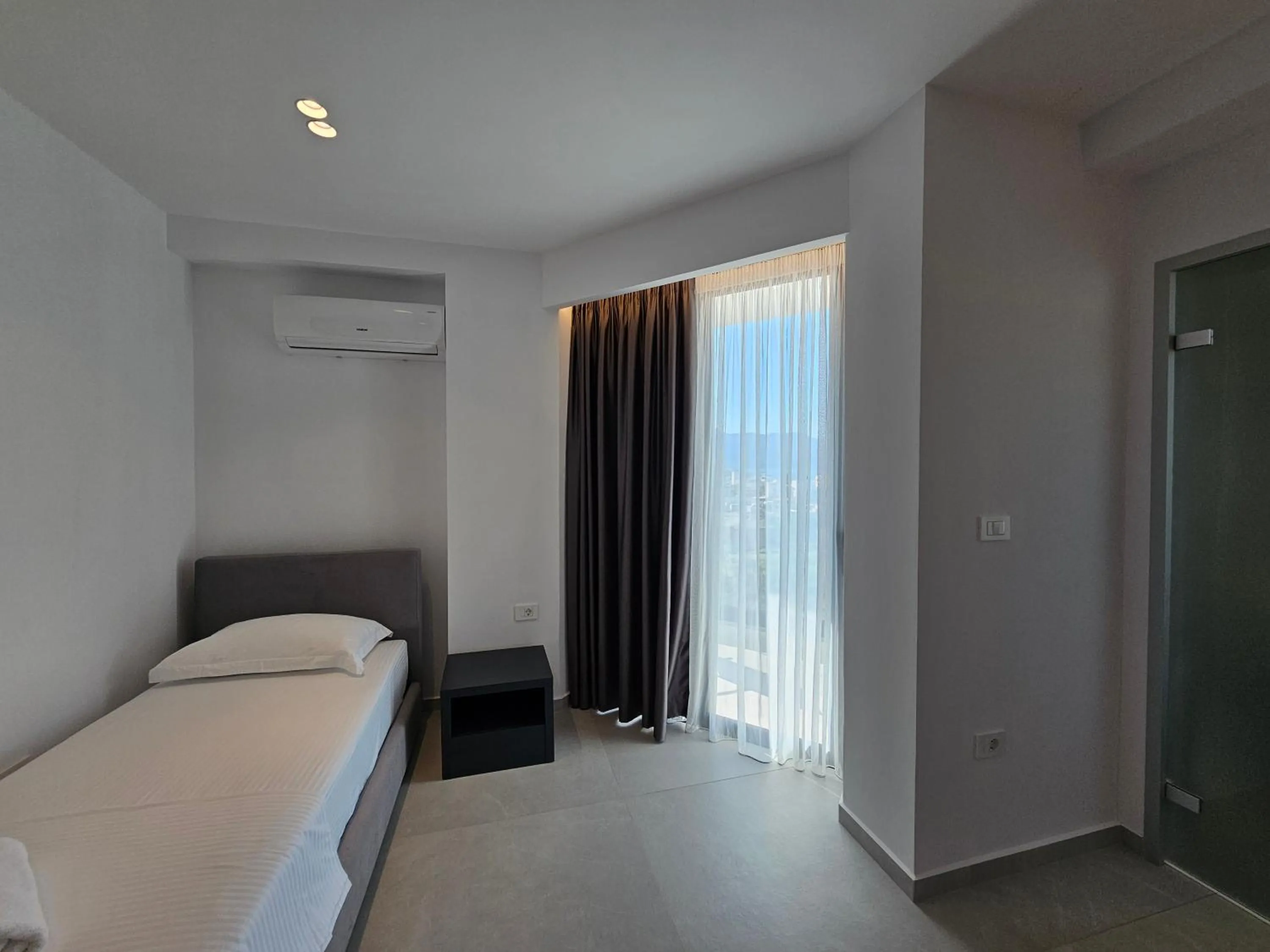 Bed in Adele Hotel Ksamil