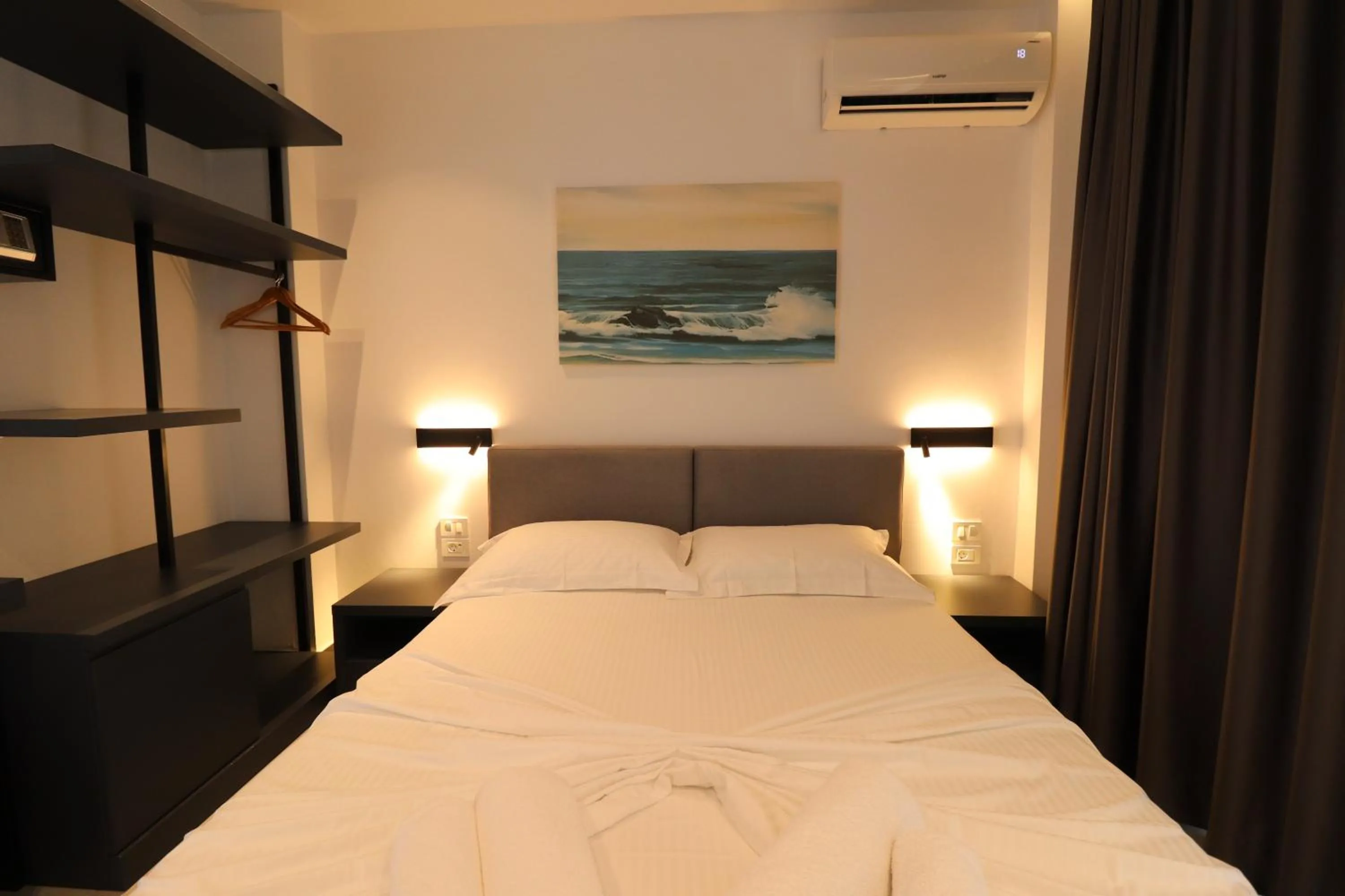 Bed in Adele Hotel Ksamil