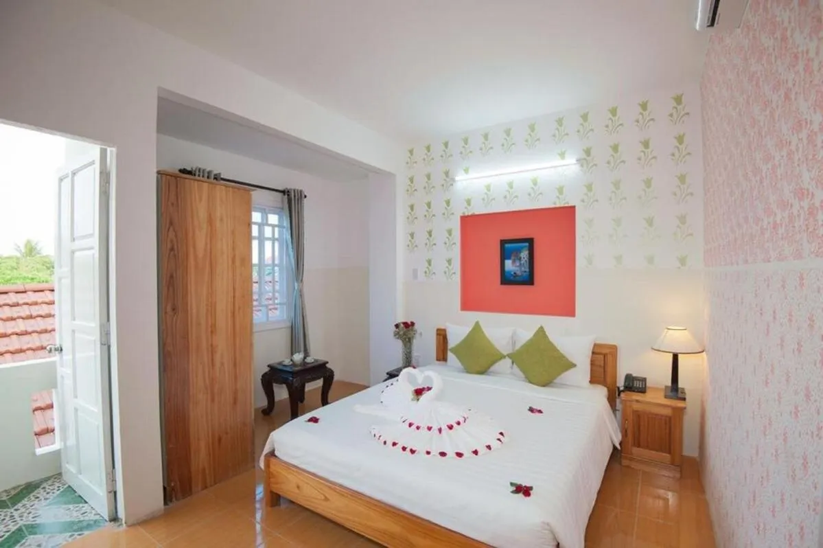 Photo of the whole room, Bed in Cua Dai Beach Homestay