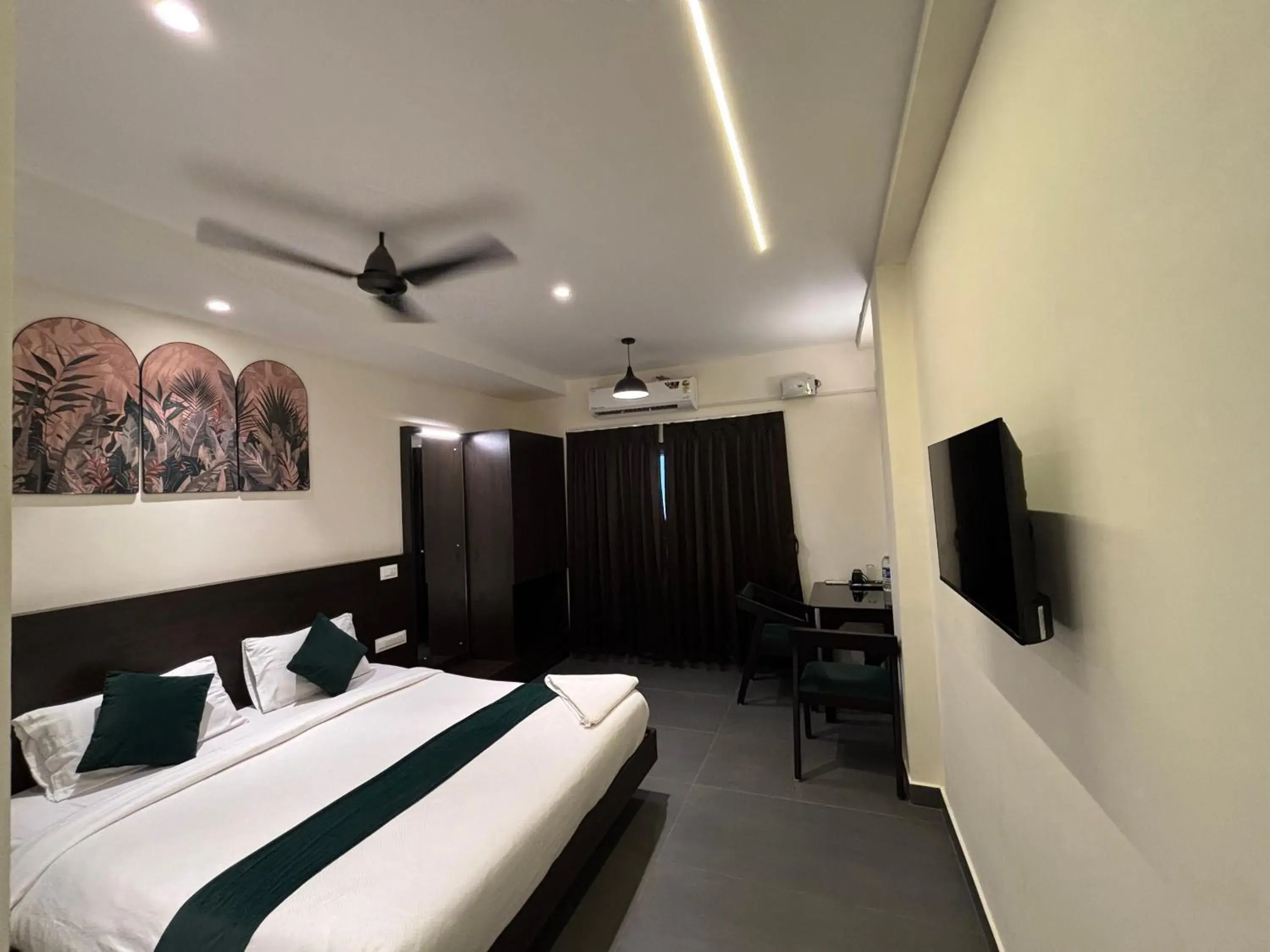 Superior King Room - single occupancy in Udupi Comforts Superior King Room - single occupancy in Udupi Comforts