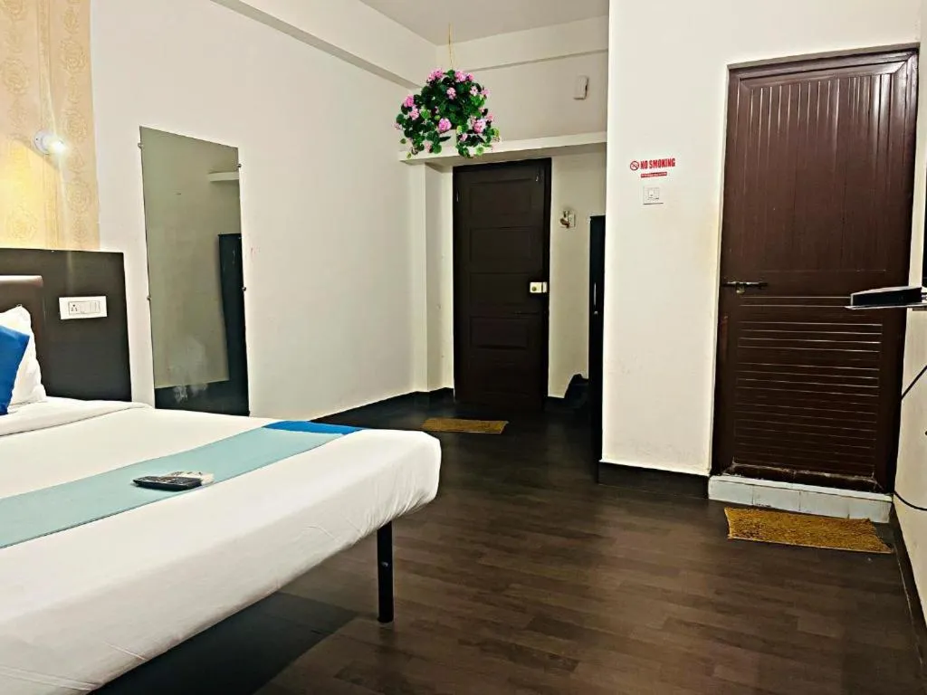 Photo of the whole room, Bed in Udupi Comforts