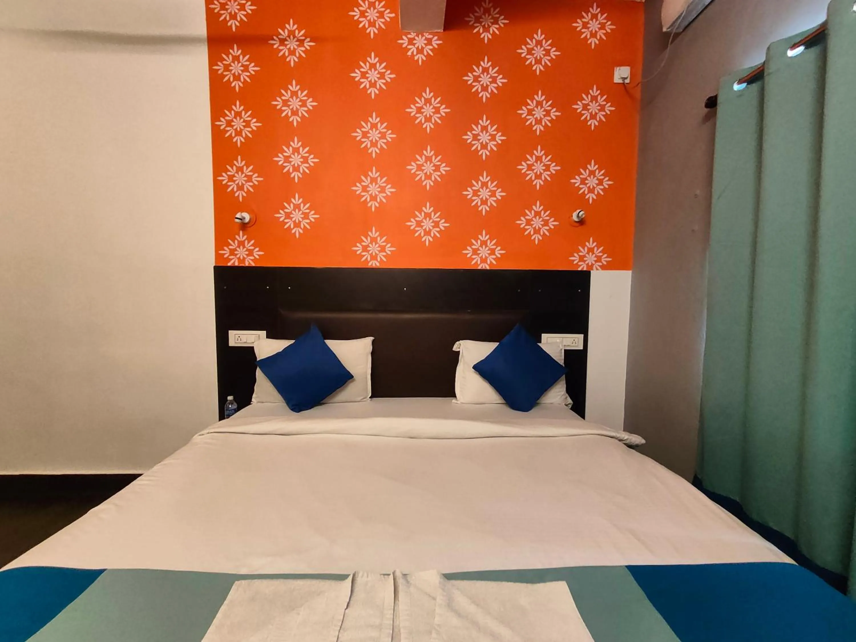 Photo of the whole room, Bed in Udupi Comforts