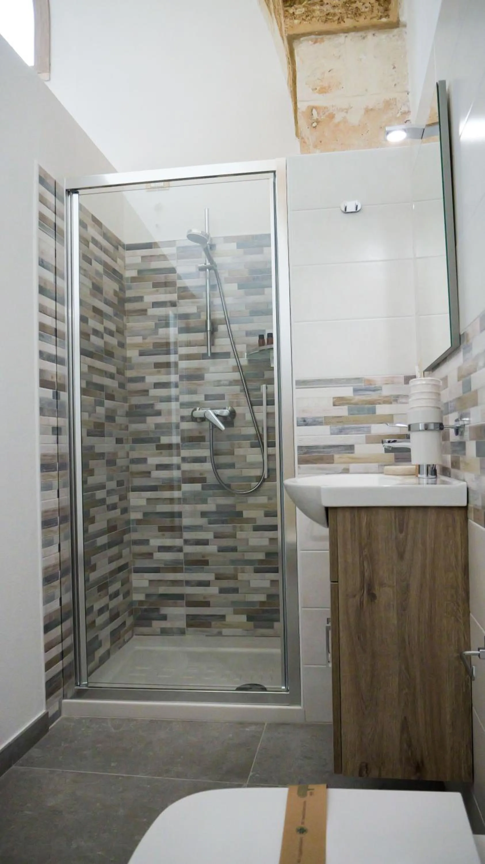 Shower in Perla Suite