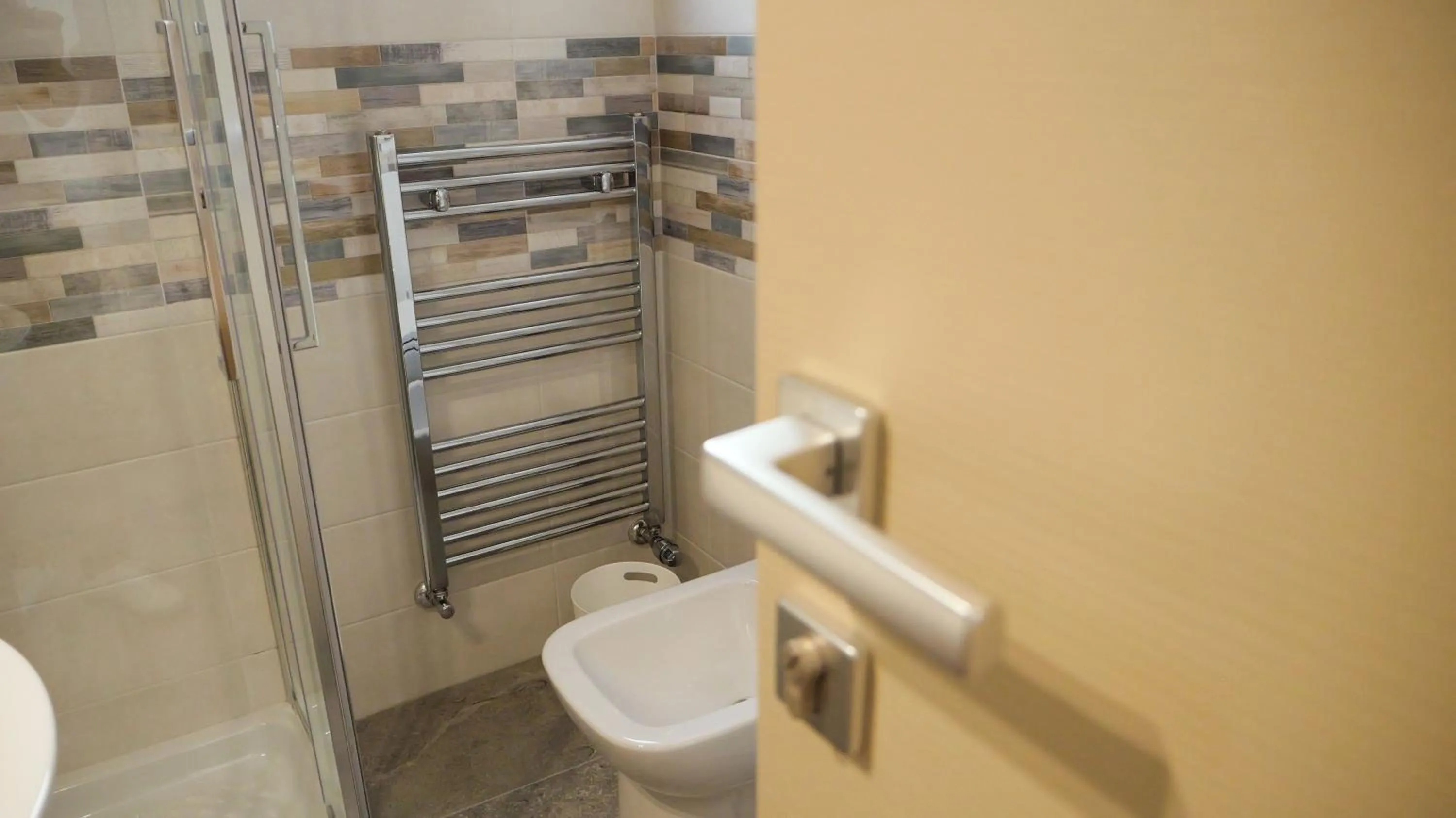 Shower in Perla Suite