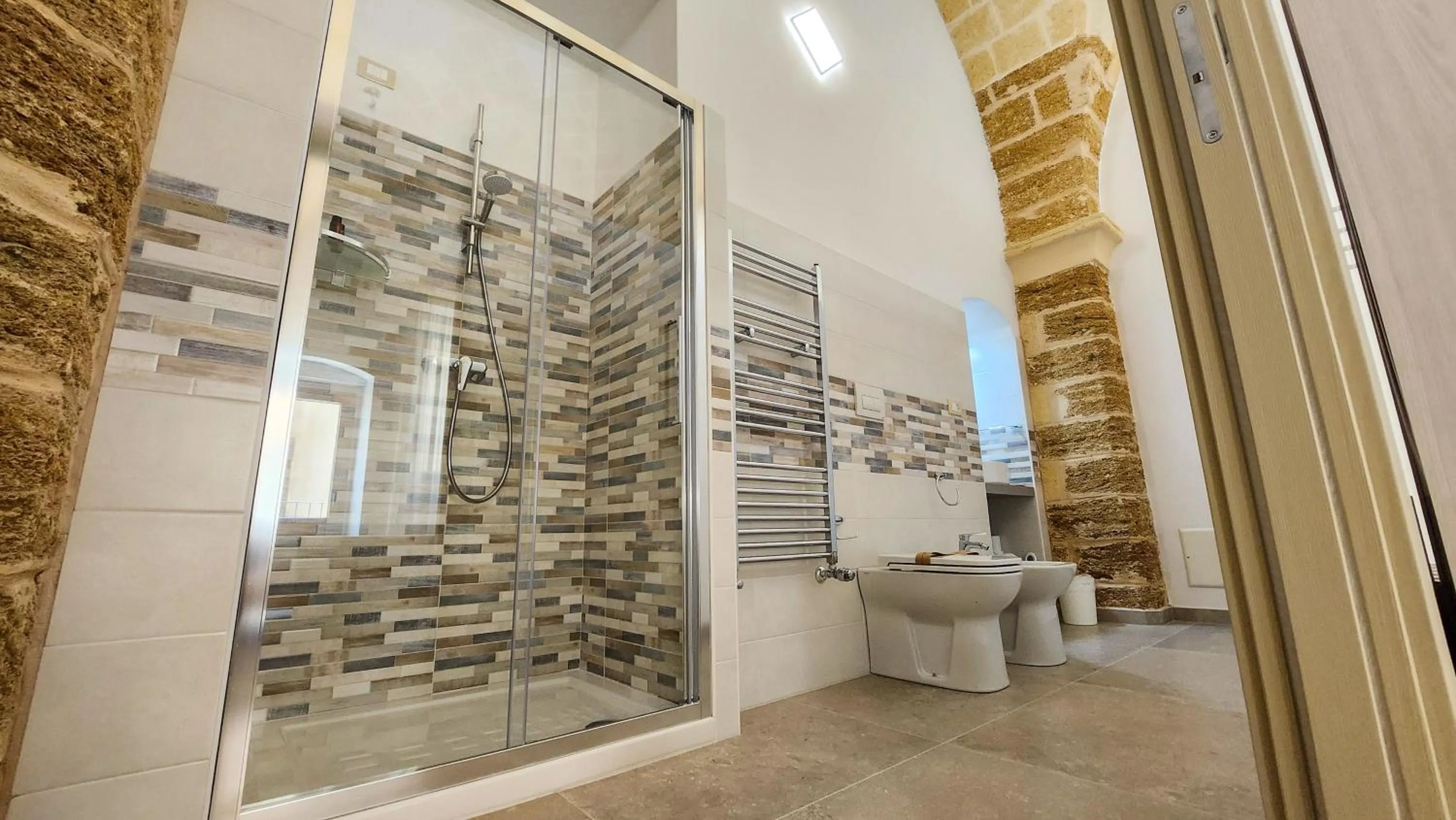 Shower in Perla Suite