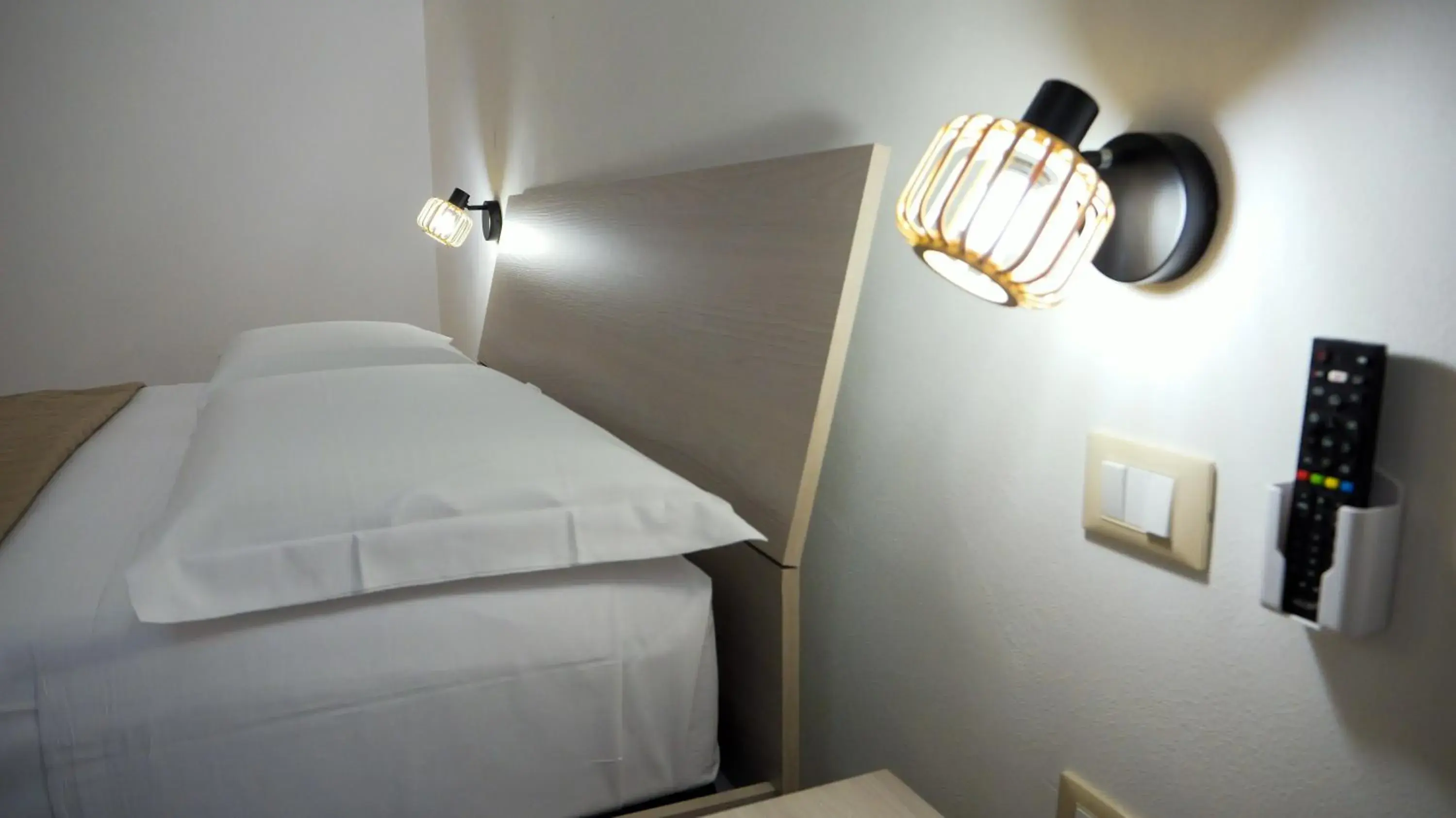 Double Room with Private Bathroom - single occupancy in Perla Suite Double Room with Private Bathroom - single occupancy in Perla Suite