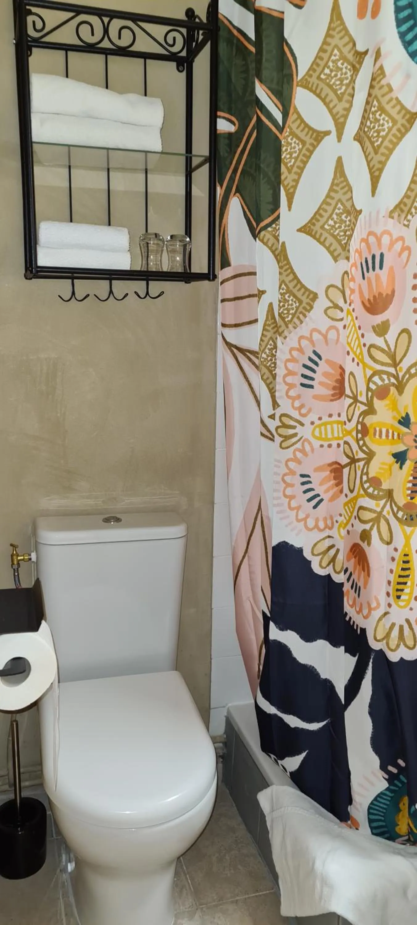 Toilet in Hôtel L'Etoile Aéroport - A61