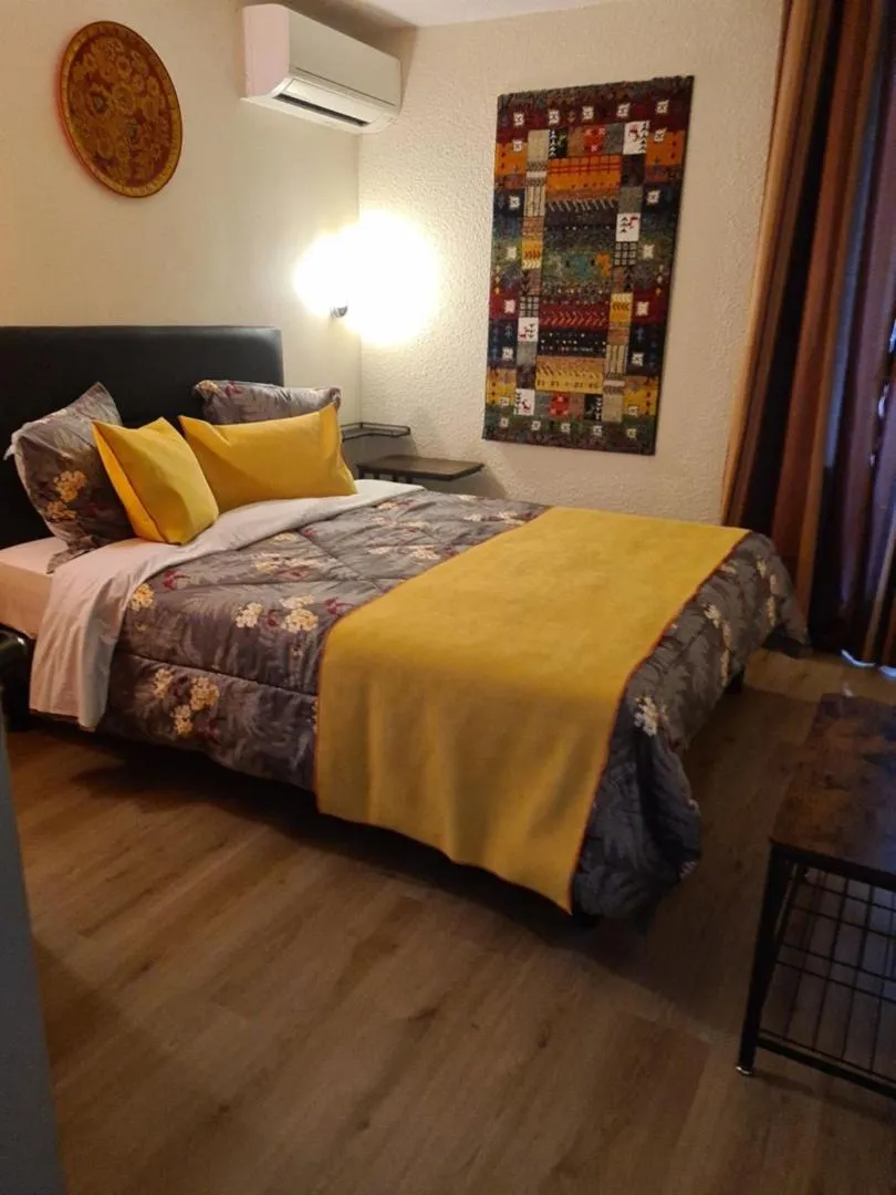 Bedroom, Bed in Hôtel L'Etoile Aéroport - A61