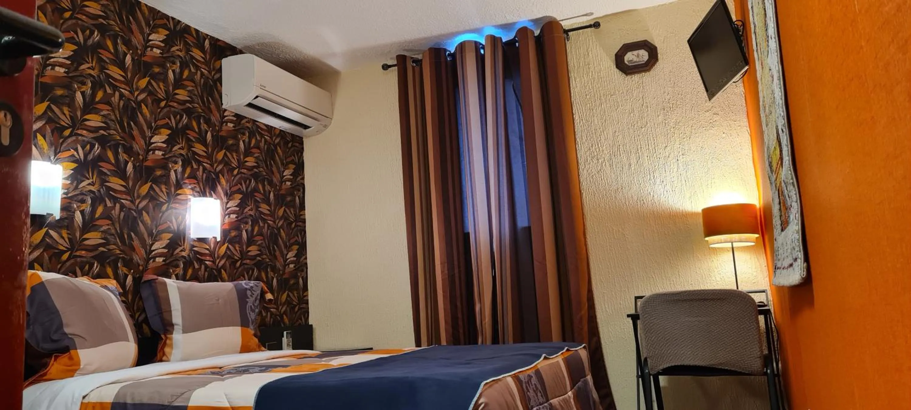 Bedroom, Bed in Hôtel L'Etoile Aéroport - A61