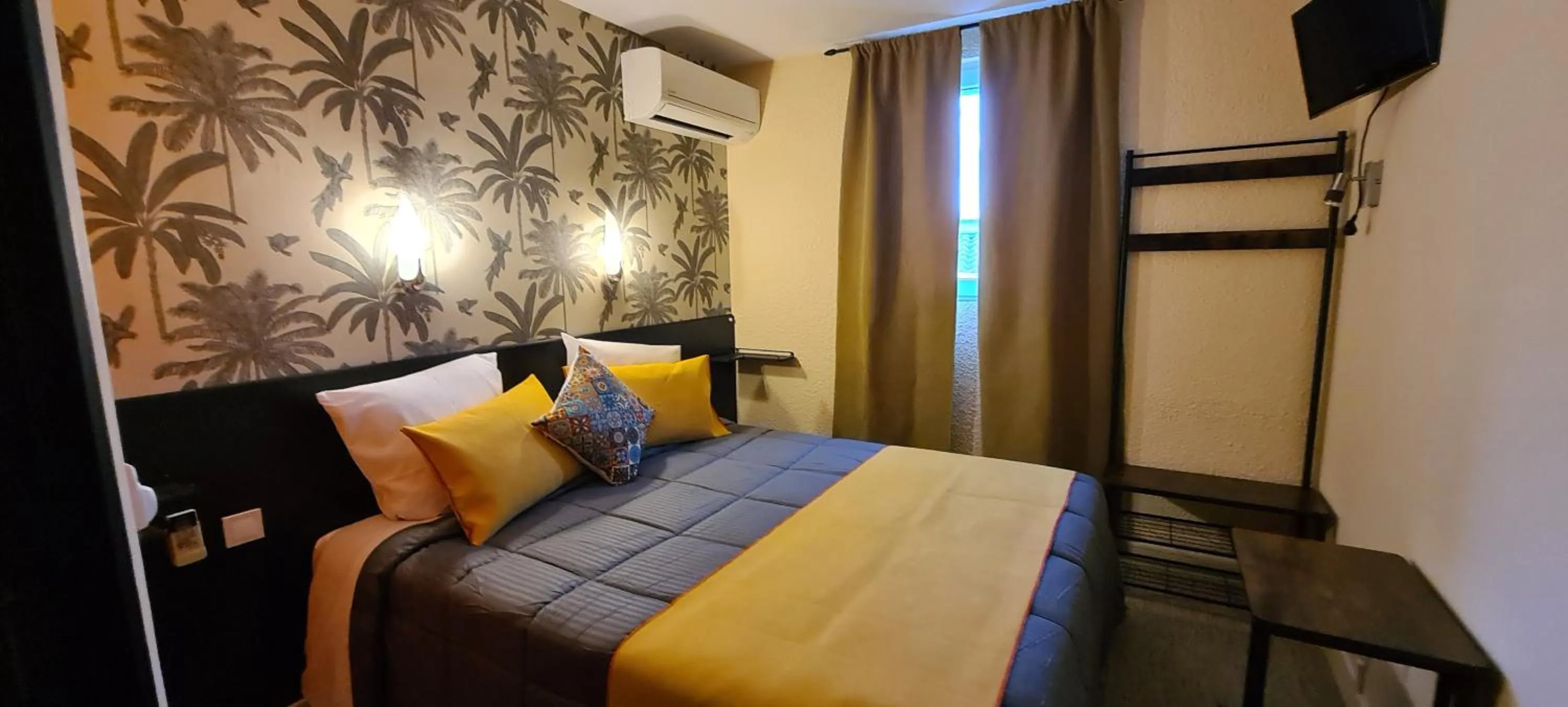 Photo of the whole room, Bed in Hôtel L'Etoile Aéroport - A61