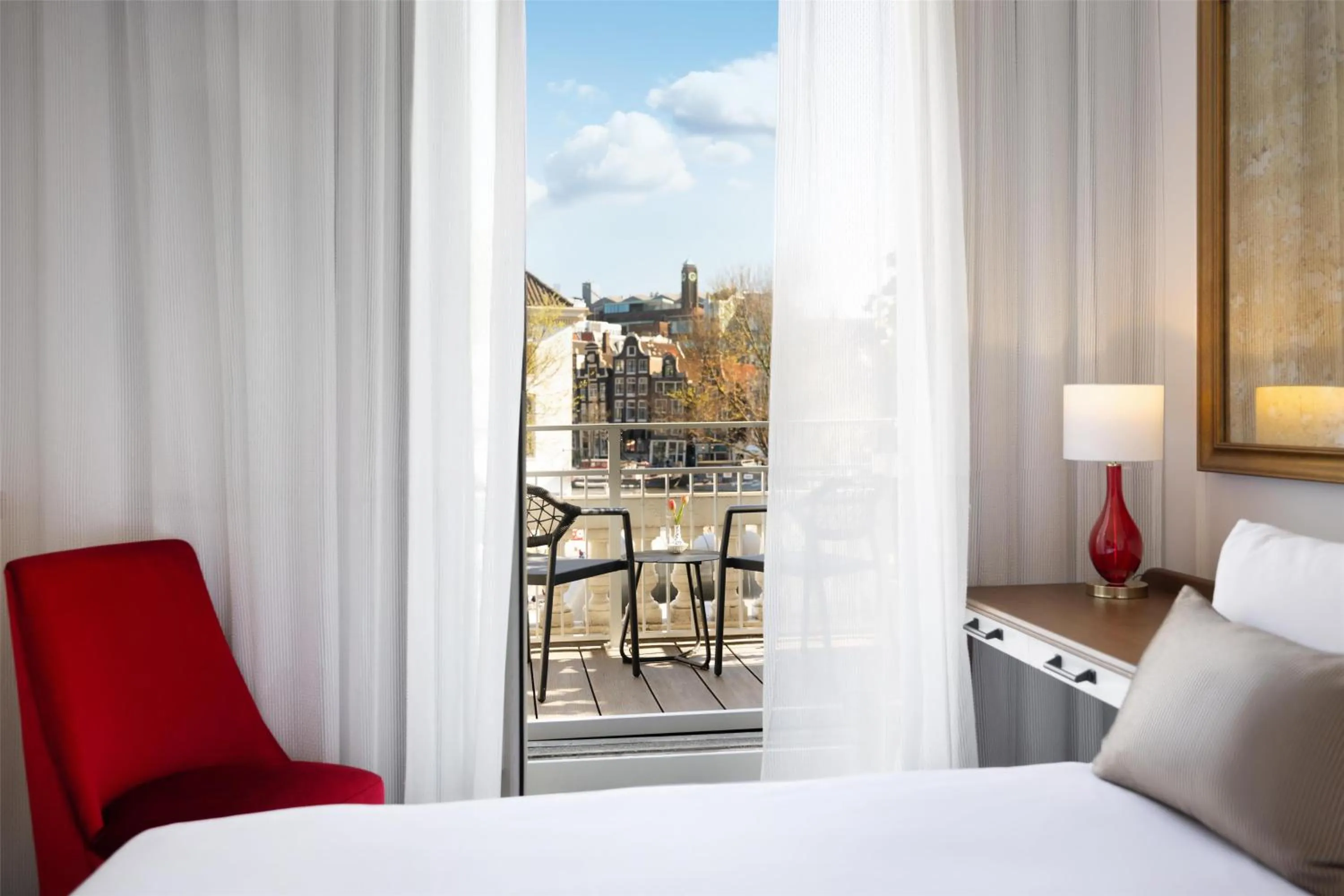 Bedroom, Bed in Tivoli Doelen Amsterdam Hotel