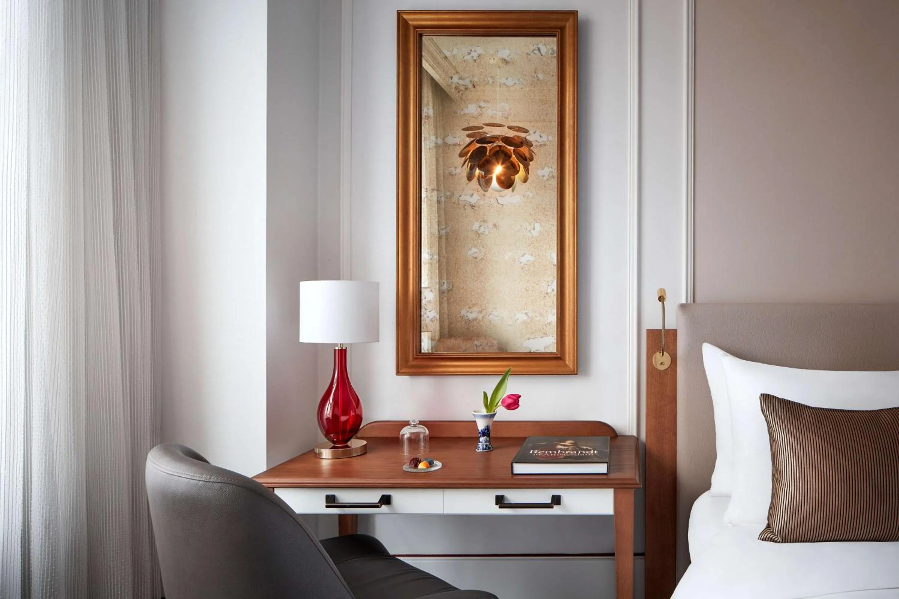 Bedroom, Bed in Tivoli Doelen Amsterdam Hotel