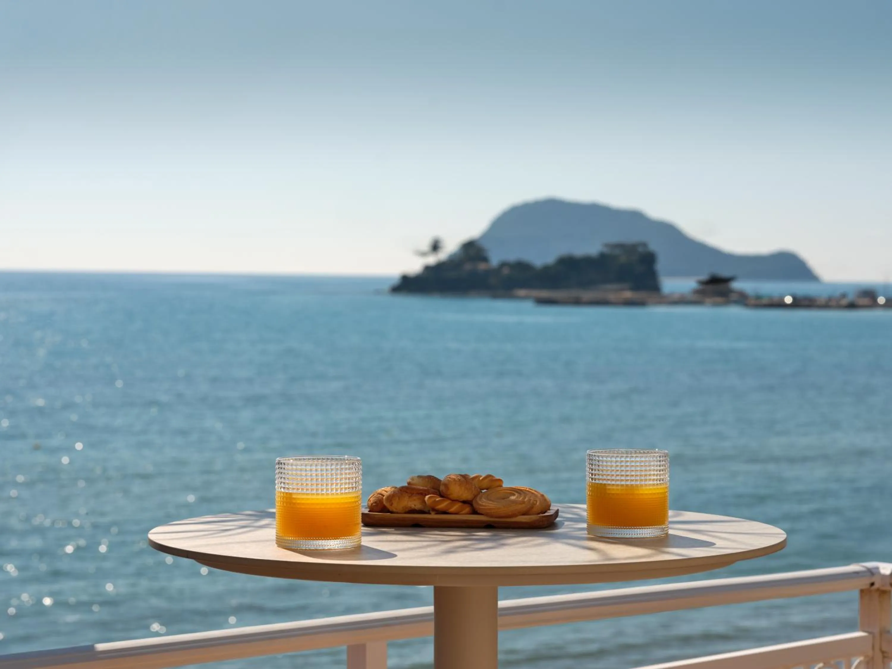 C'est La Vie - Beachfront Accommodation