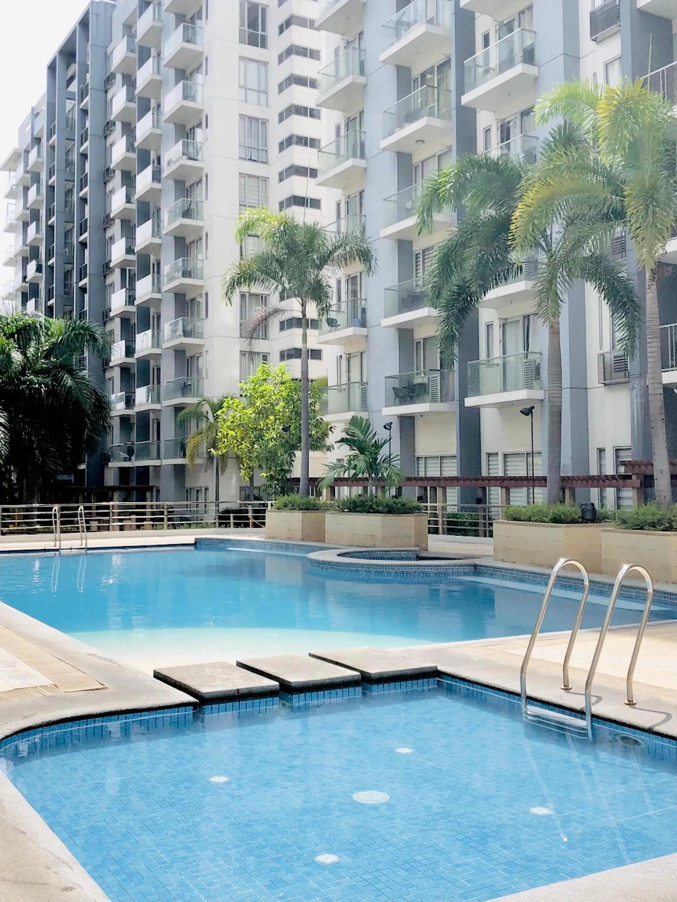 Swimming pool in Kiel 5-Star Condo Hotel Across NAIA Manila Airport Terminal 3