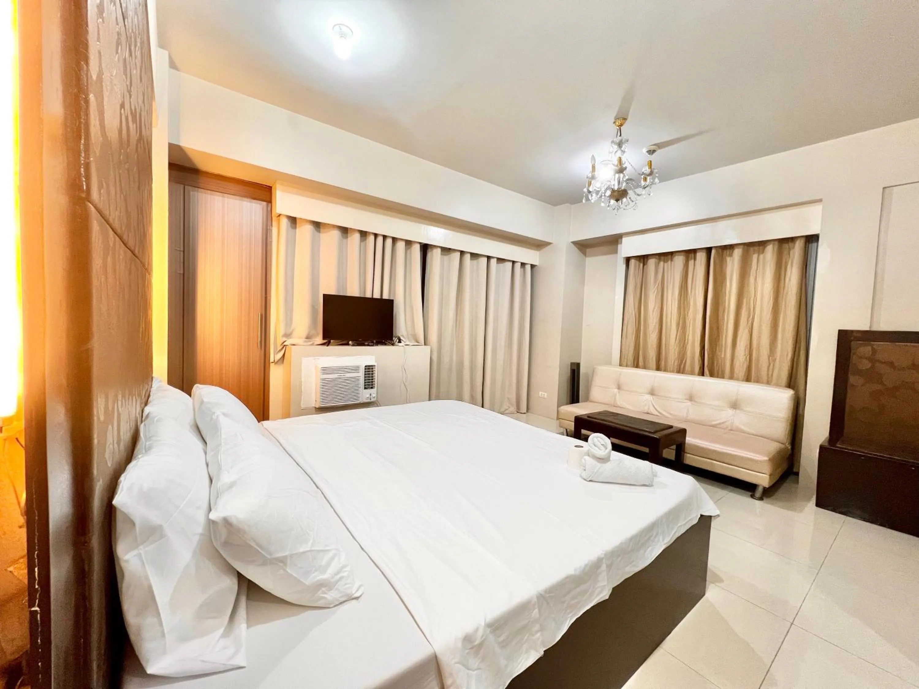 Bedroom, Bed in Kiel 5-Star Condo Hotel Across NAIA Manila Airport Terminal 3