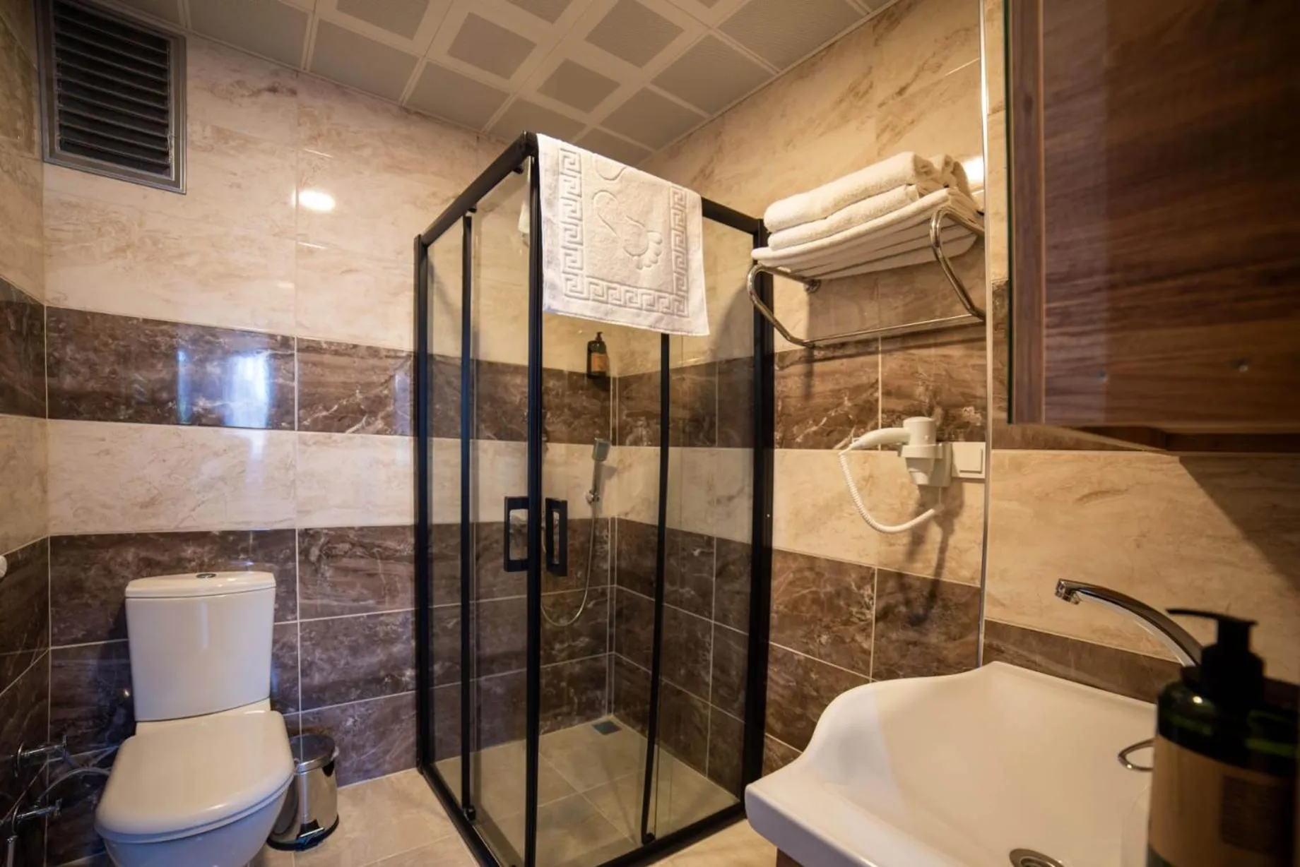 Shower in İmroz Adali's Hotel