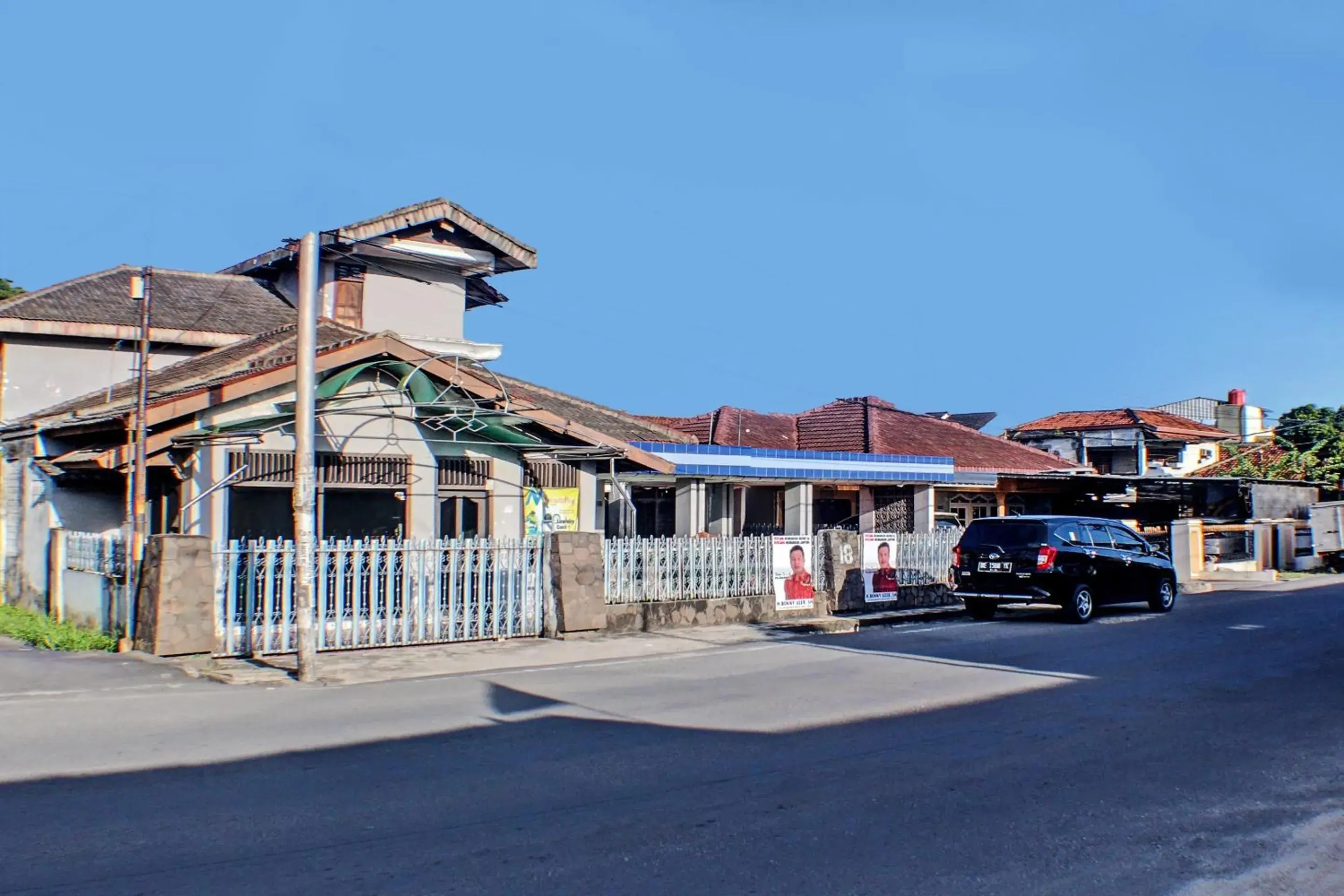 Facade/entrance in Hotel O Badar Guest House Syariah Facade/entrance in Hotel O Badar Guest House Syariah