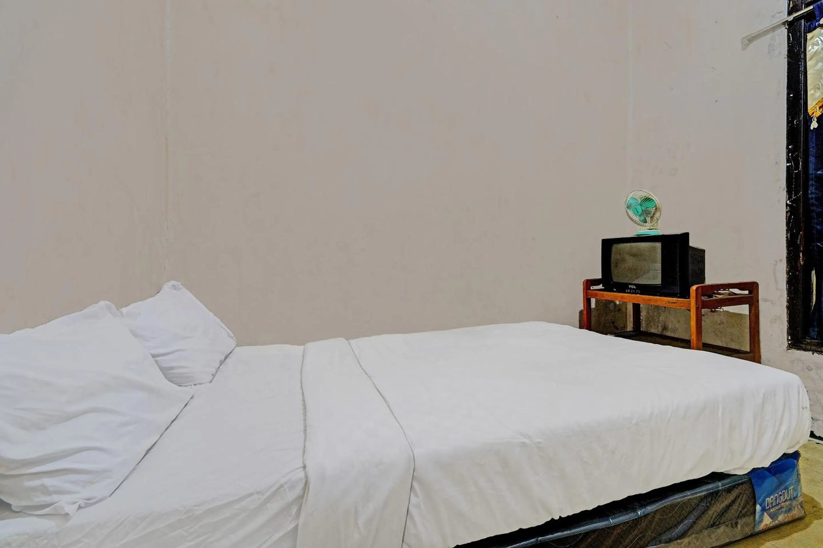 Bedroom, Bed in OYO Life 92709 Kost Teras Cikapundung Syariah