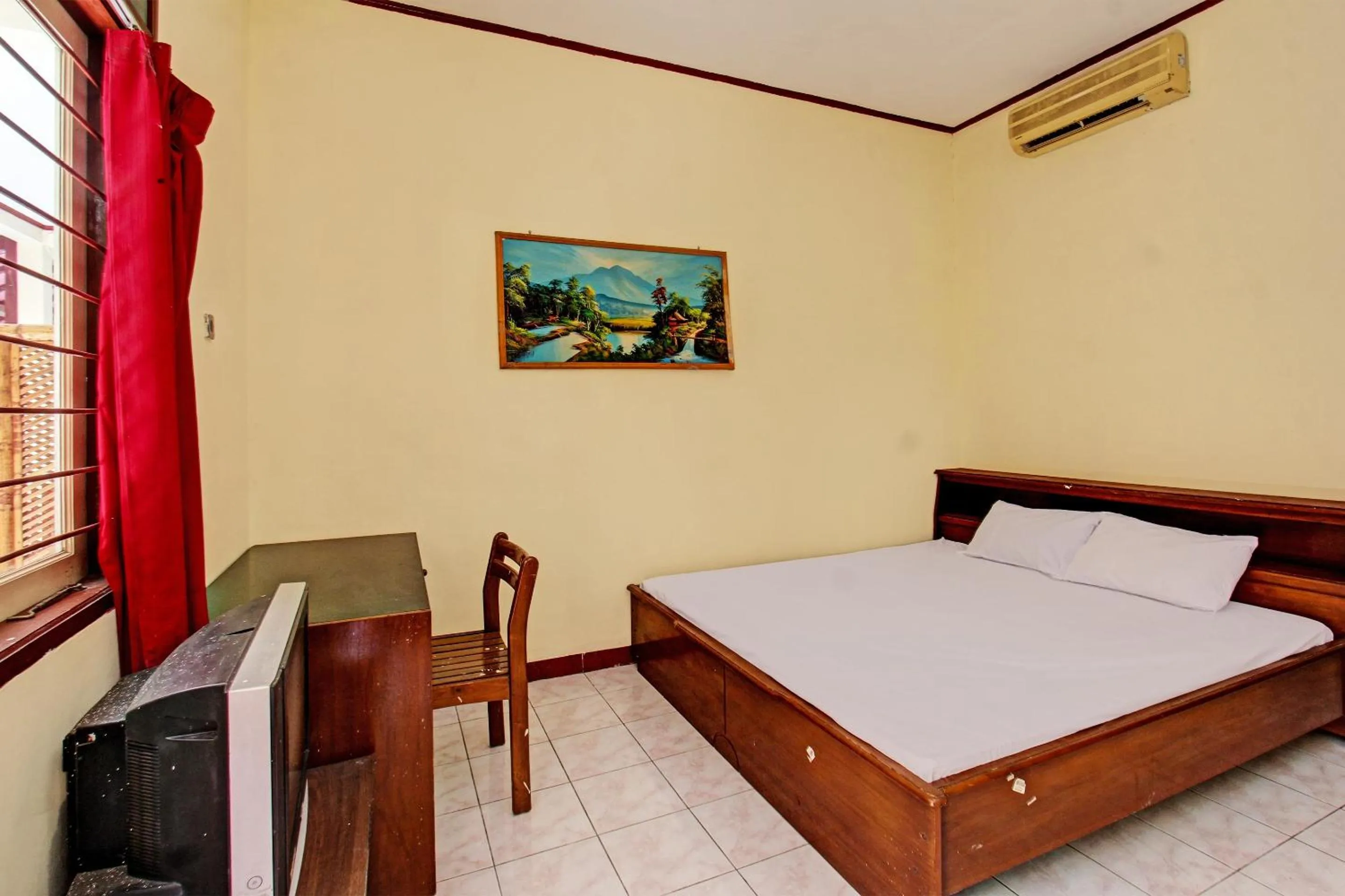 Bedroom, Bed in Hotel O Losmen Tjabe Merah Near Alfamart Bintaro