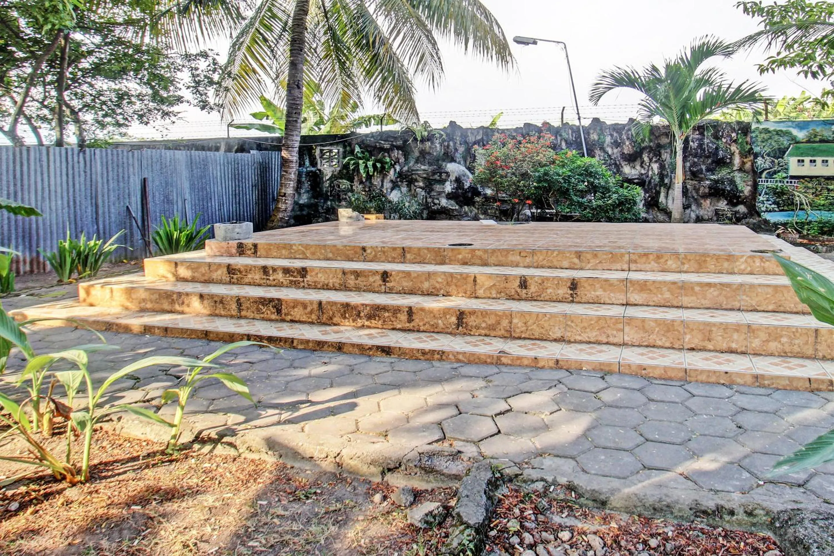 Lobby or reception in Hotel O Losmen Tjabe Merah Near Alfamart Bintaro