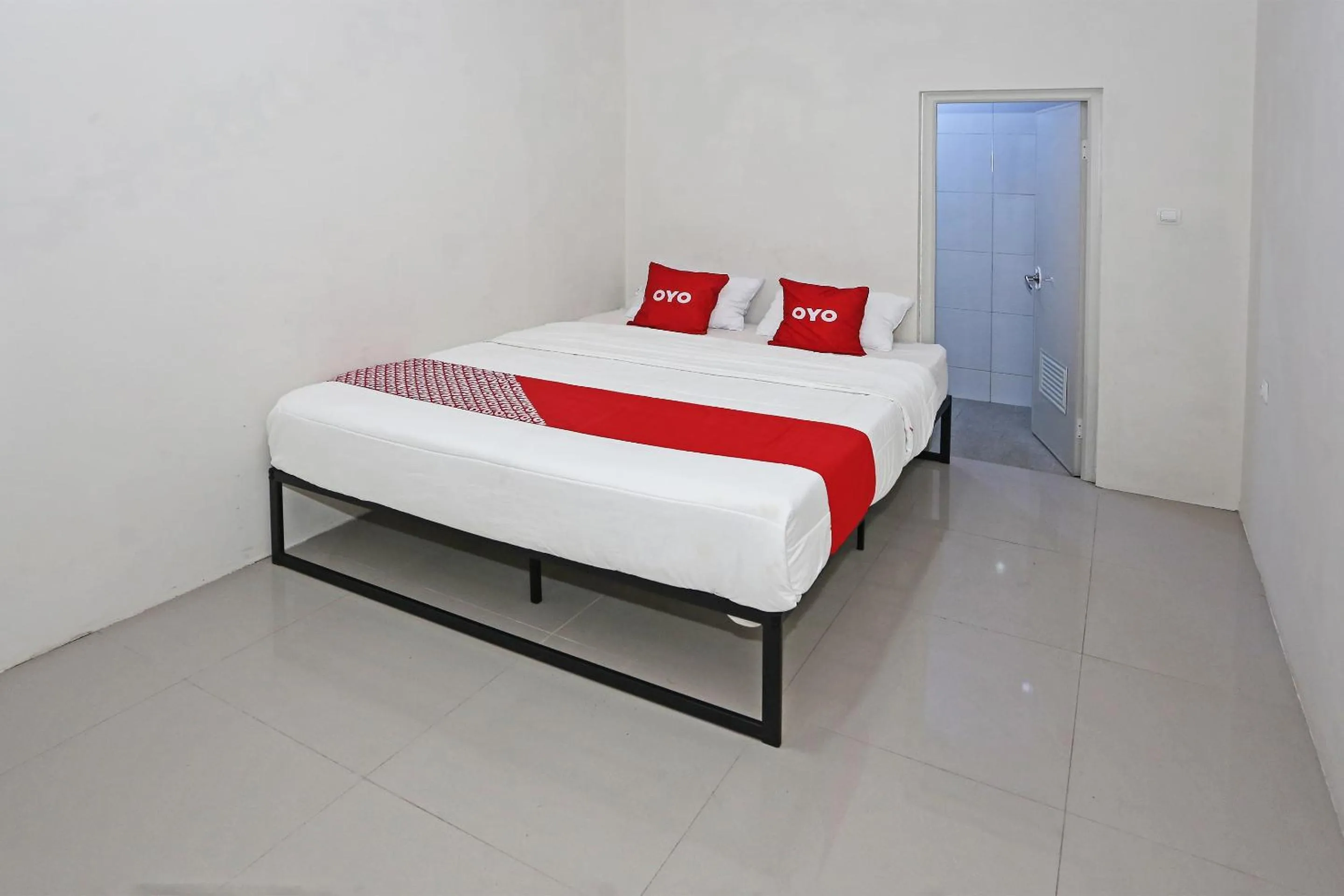 Bedroom, Bed in Hotel O Tjokro 3