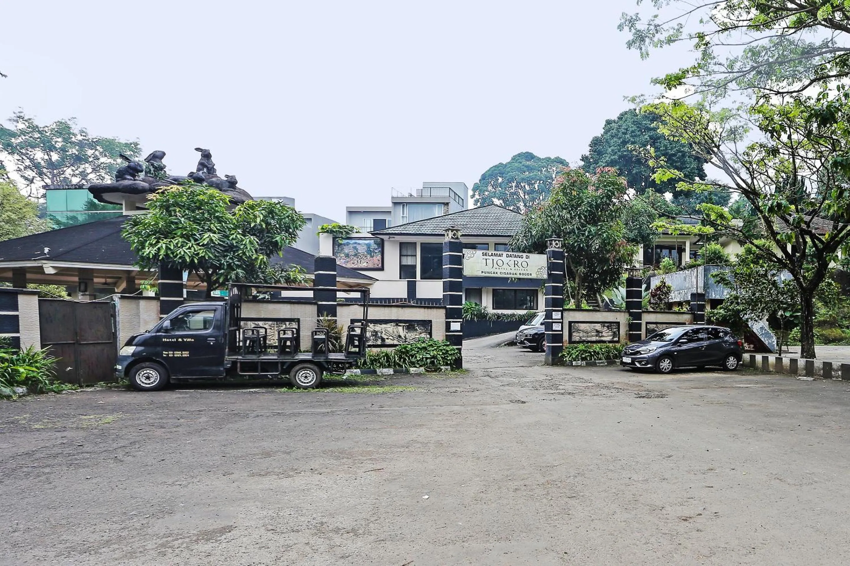 Facade/entrance in Hotel O Tjokro 3