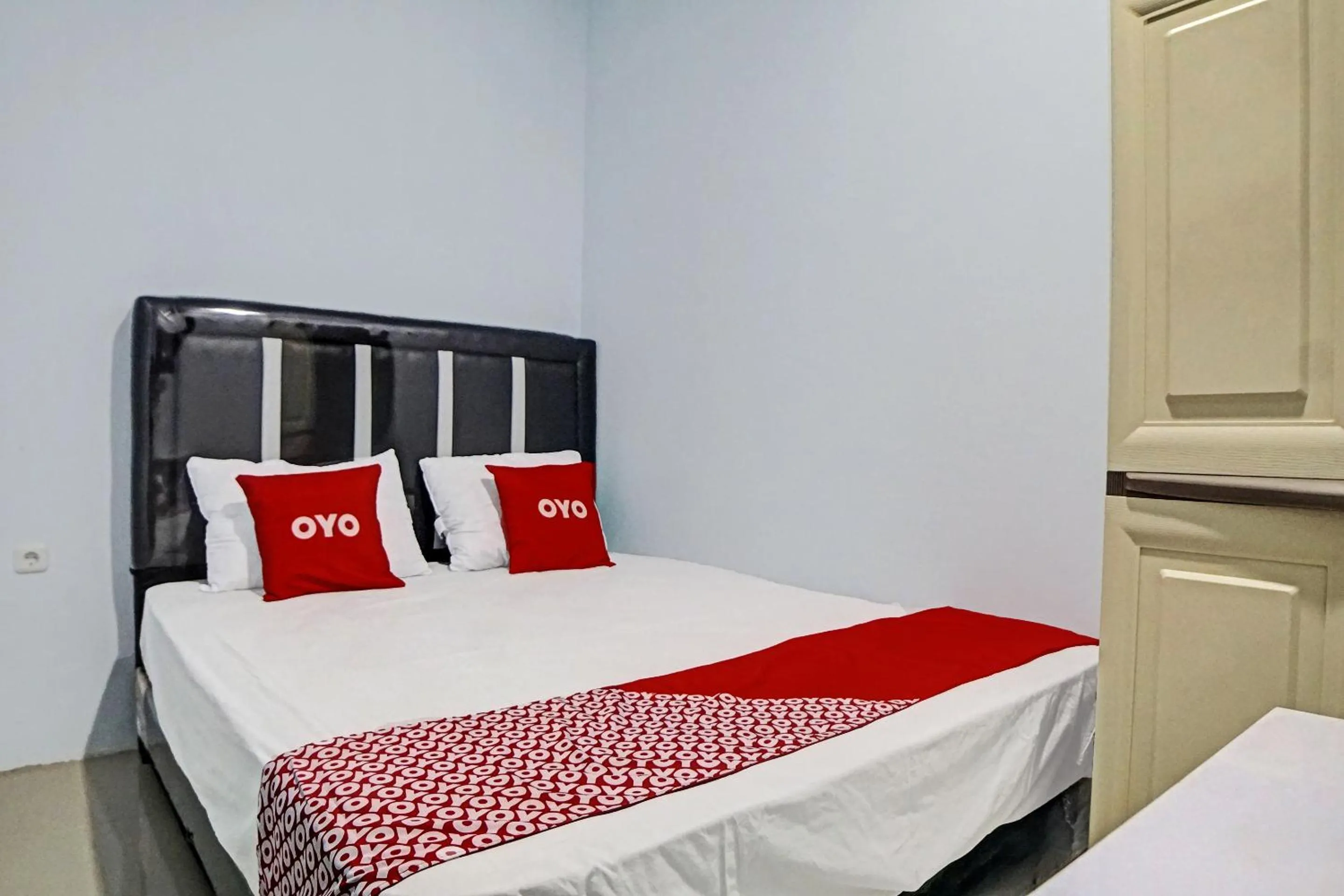 Bedroom in Hotel O Planet Guest House Syariah