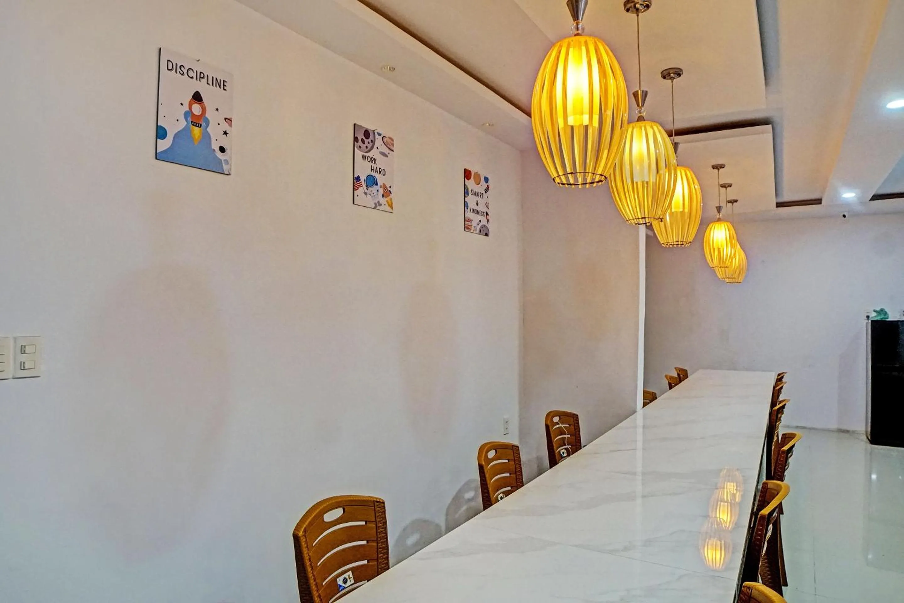 Lobby or reception in Hotel O Planet Guest House Syariah