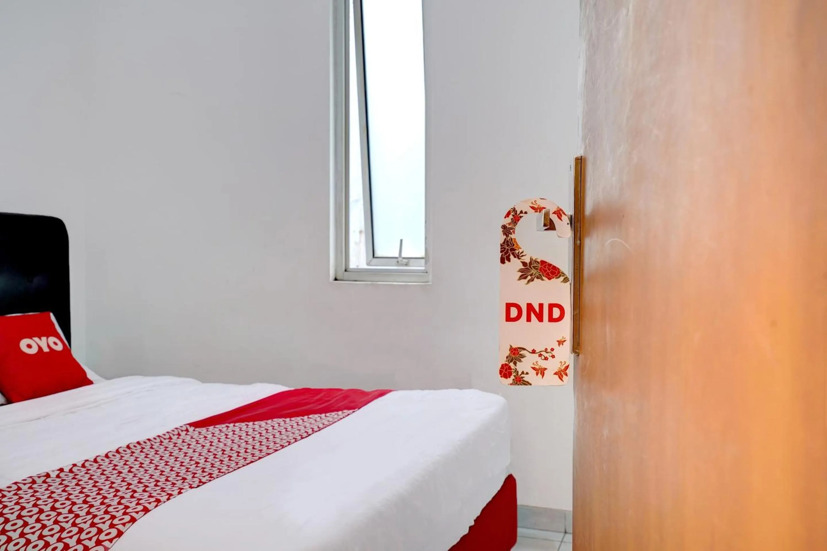 Bedroom in OYO 92725 Regol Srimahi Residence