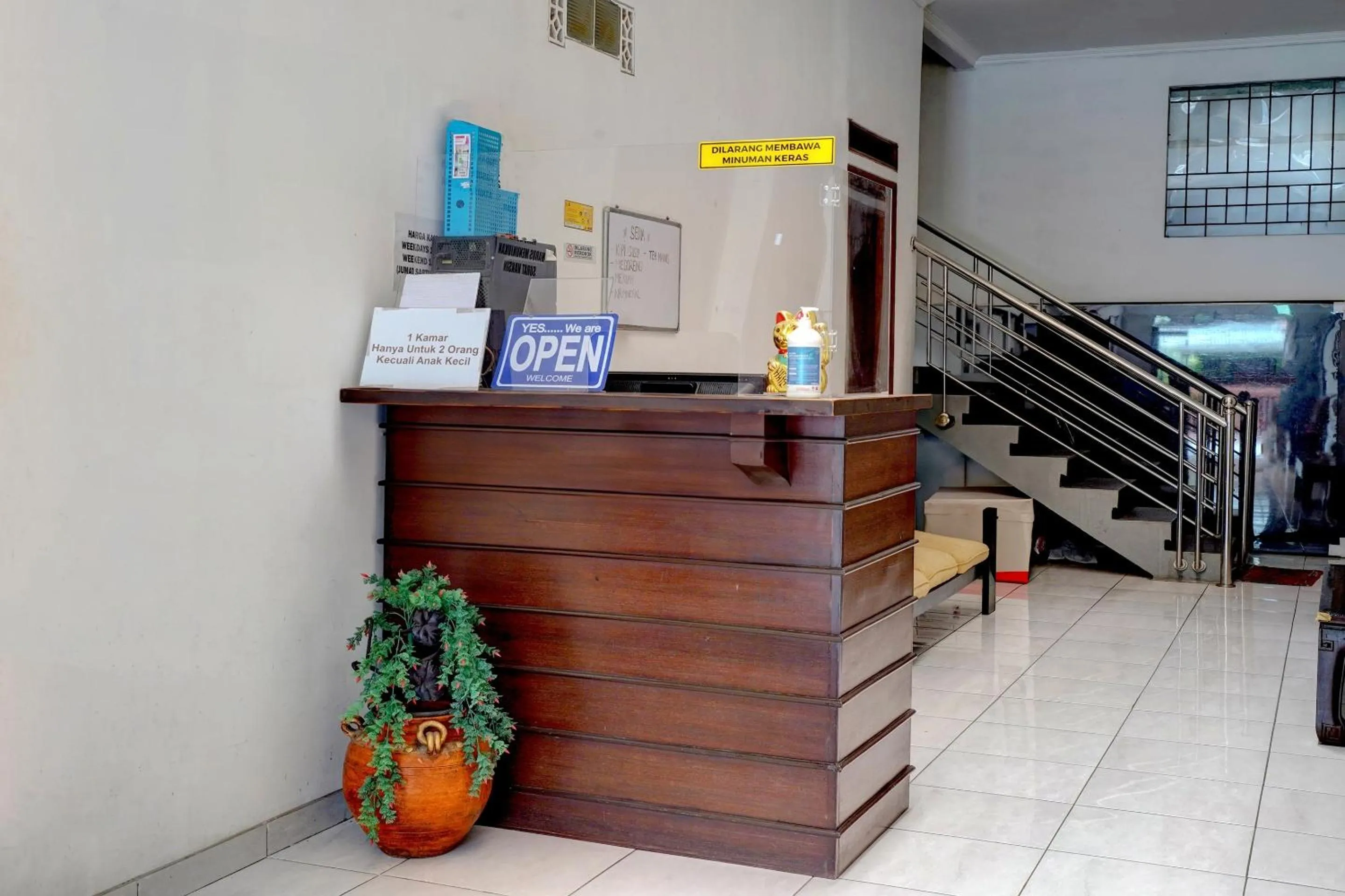Lobby or reception in OYO 92725 Regol Srimahi Residence