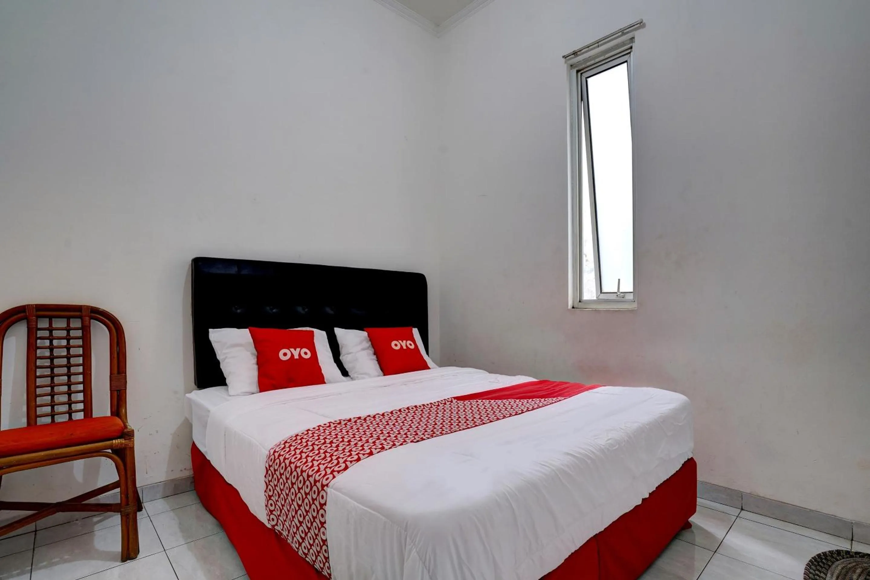 Bedroom in OYO 92725 Regol Srimahi Residence