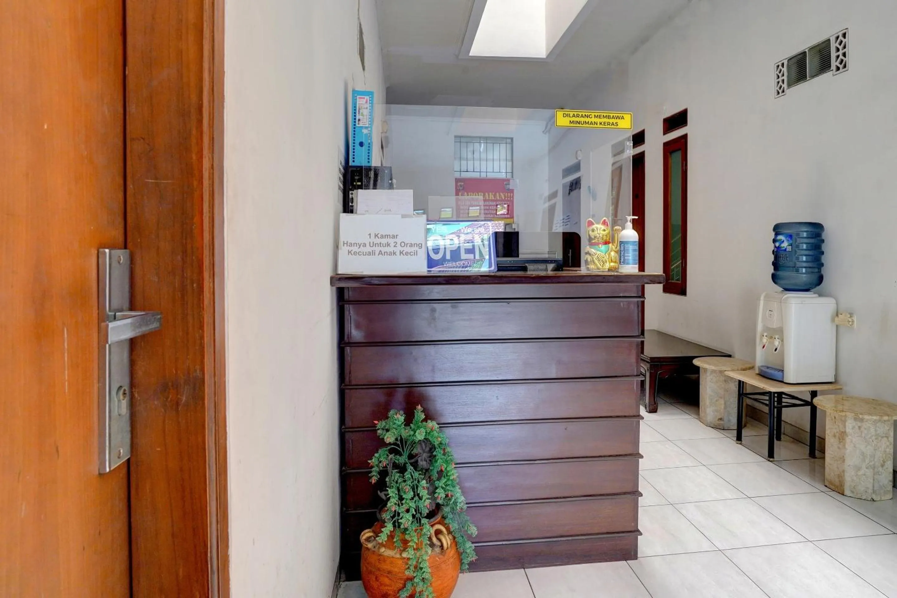 Lobby or reception in OYO 92725 Regol Srimahi Residence