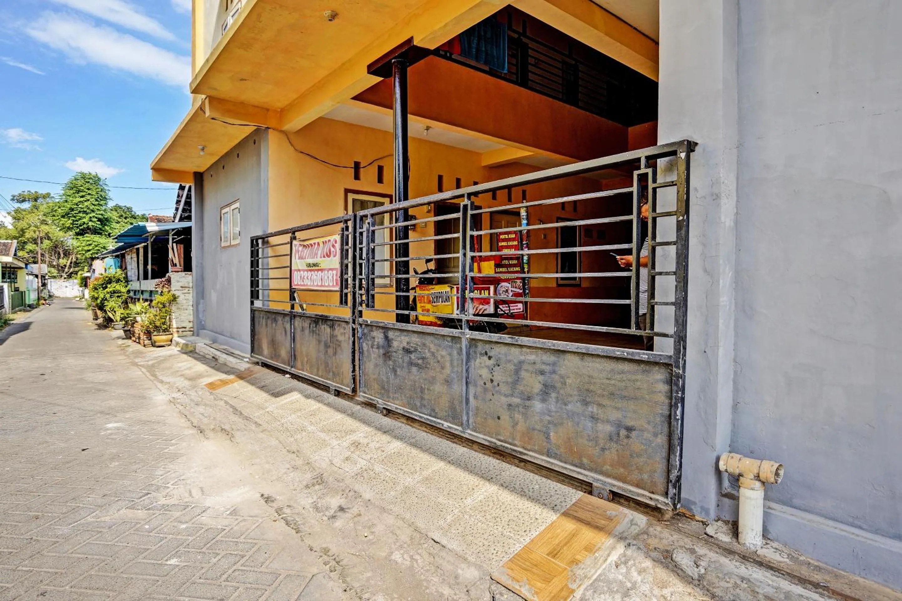 Facade/entrance in Hotel O Lili Kost SyariahNearKetapang Royal City