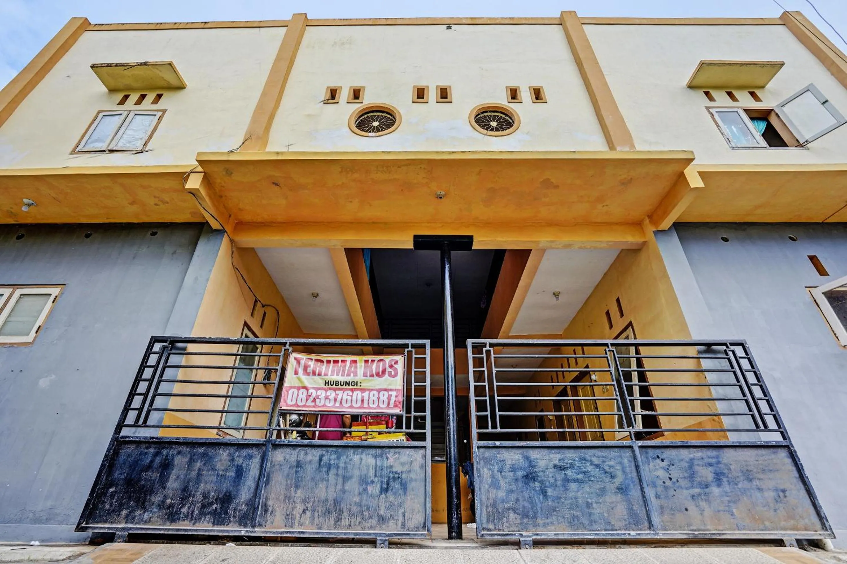 Facade/entrance in Hotel O Lili Kost SyariahNearKetapang Royal City