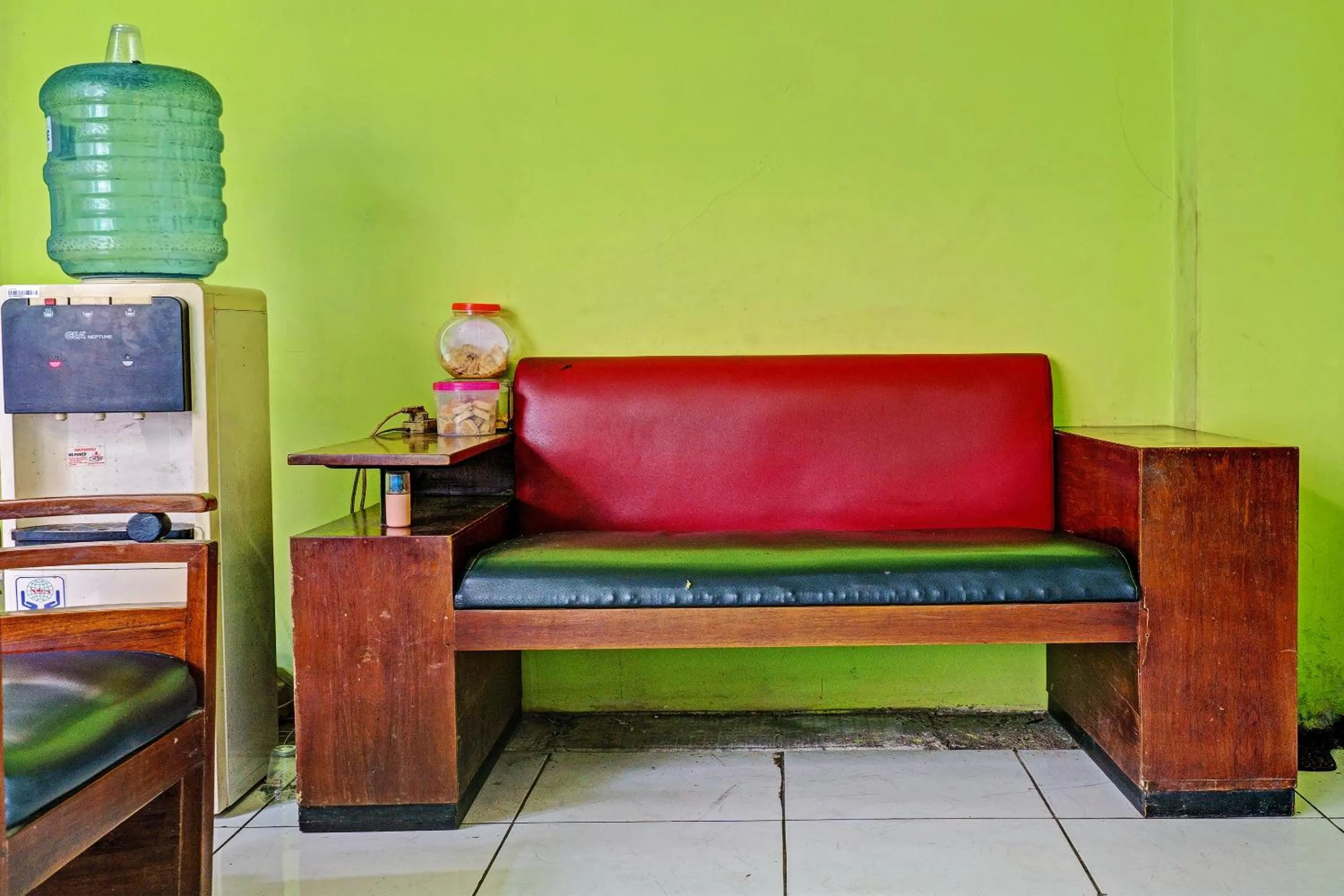 Lobby or reception in Hotel O Geulis Guest House Syariah