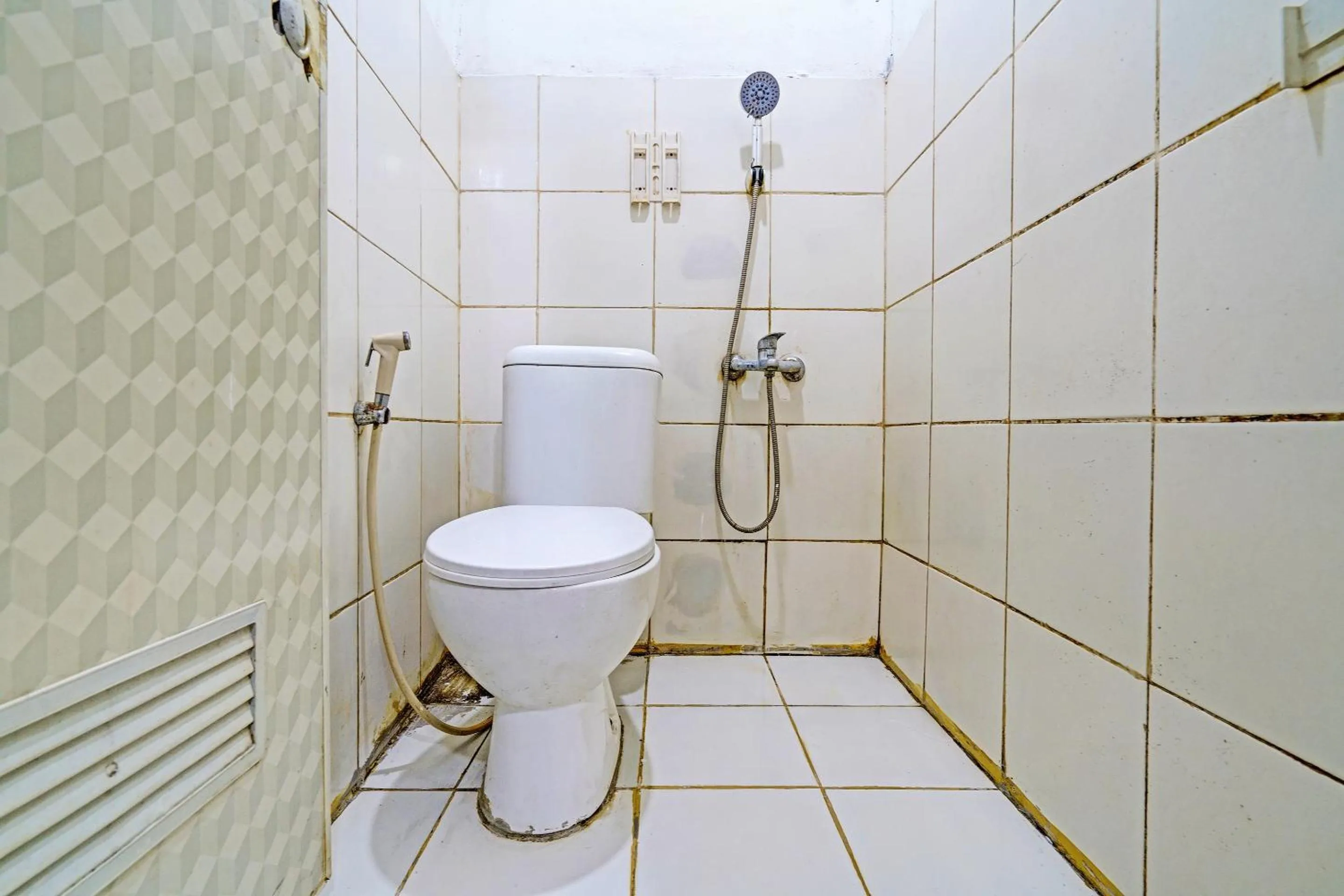 Bathroom in Hotel O Geulis Guest House Syariah