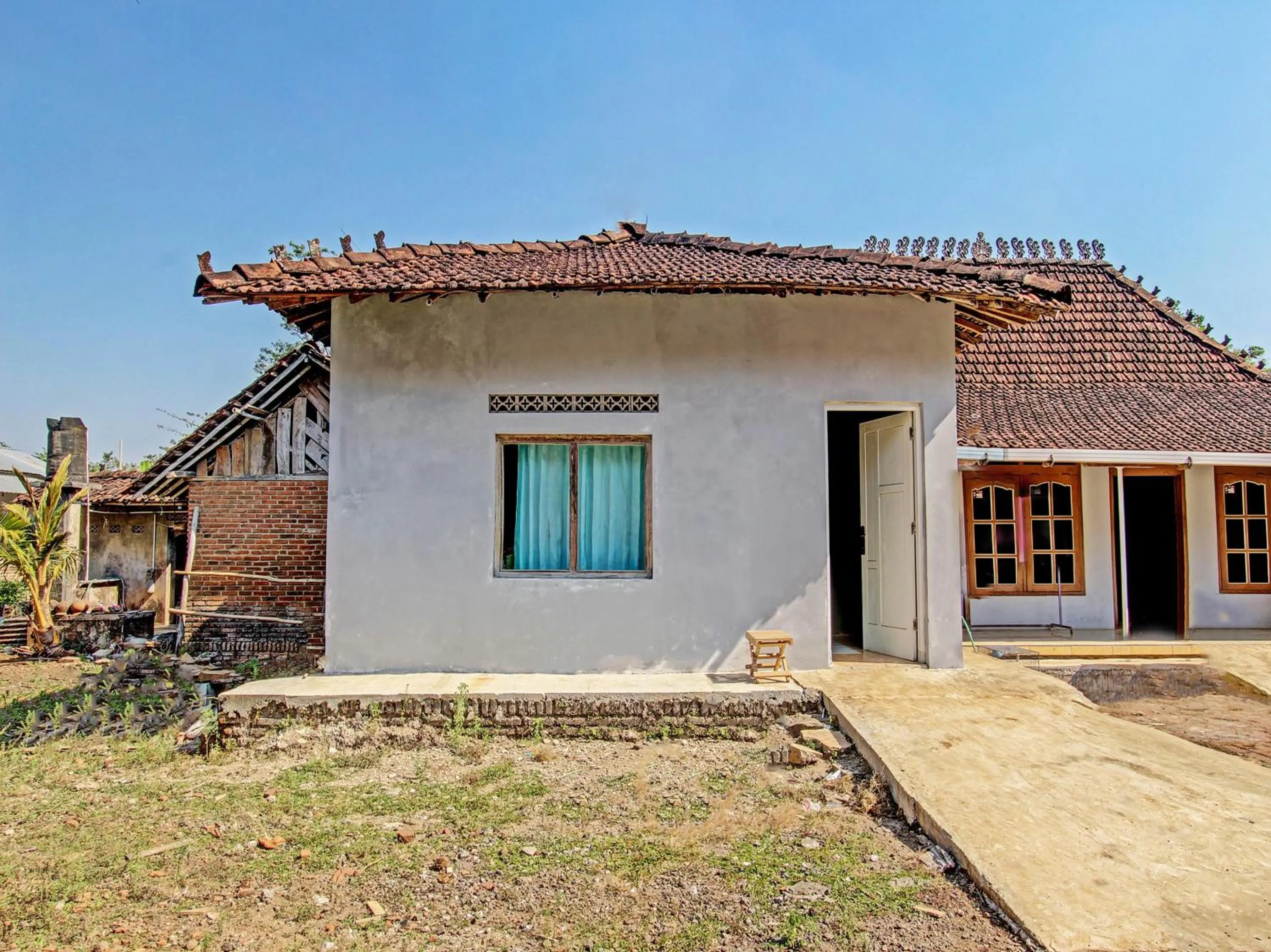 Facade/entrance in Hotel O Wisma Bani Pandi Syariah