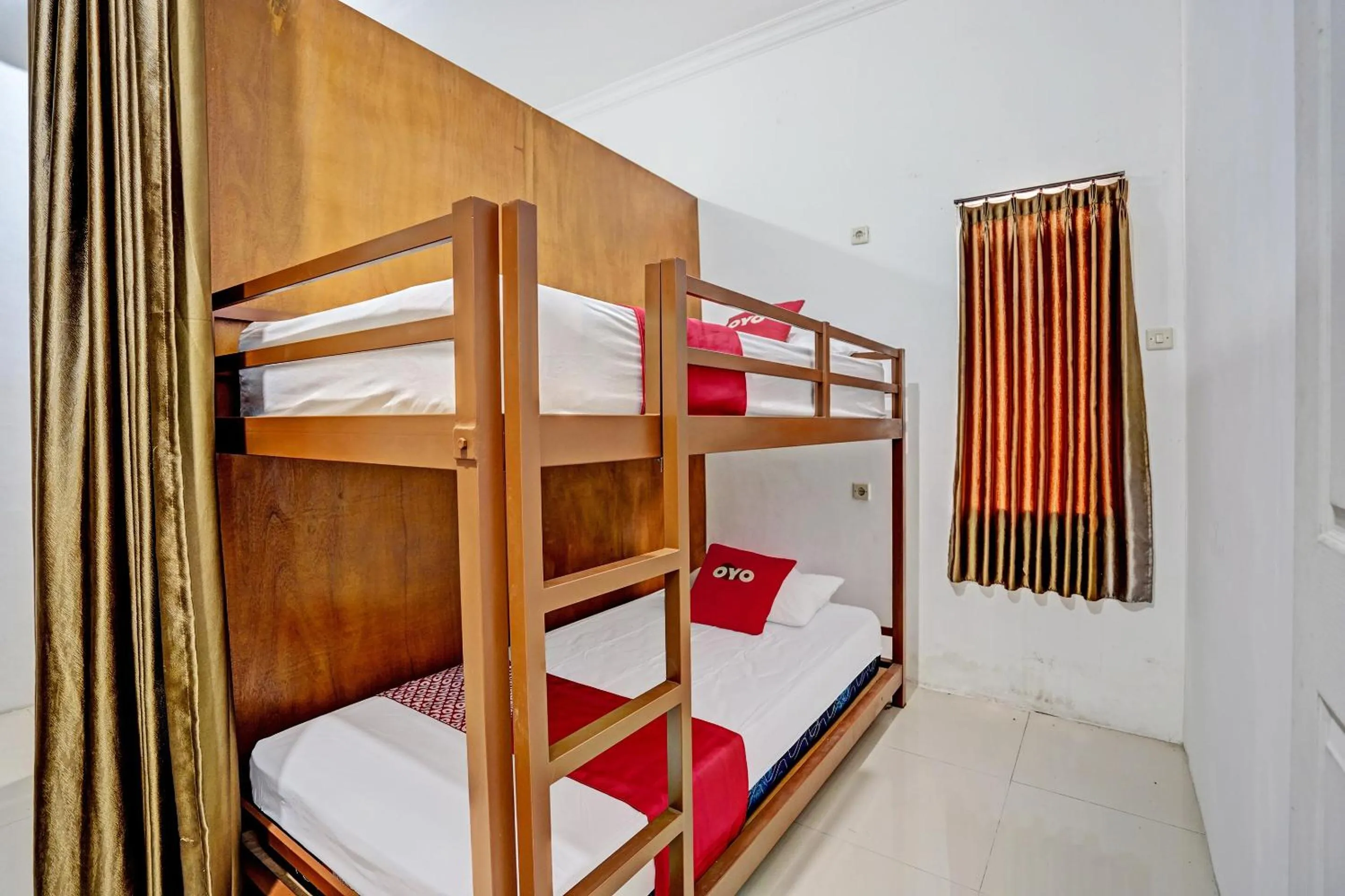 Bedroom in OYO 92736 Bougenville Rover