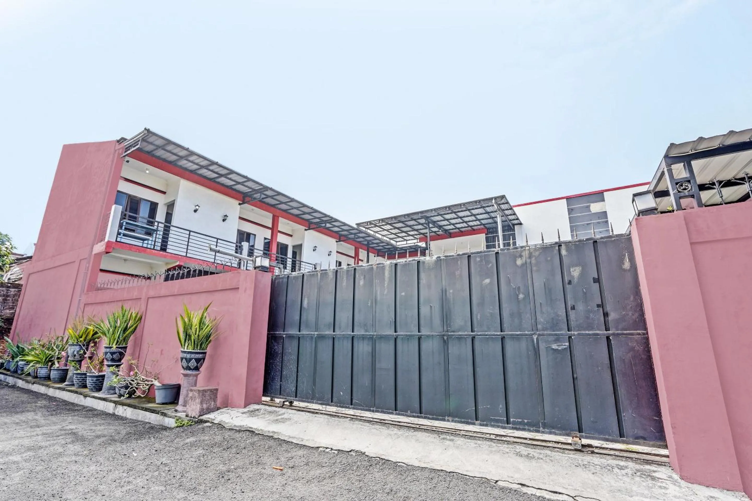 Facade/entrance in OYO 92736 Bougenville Rover