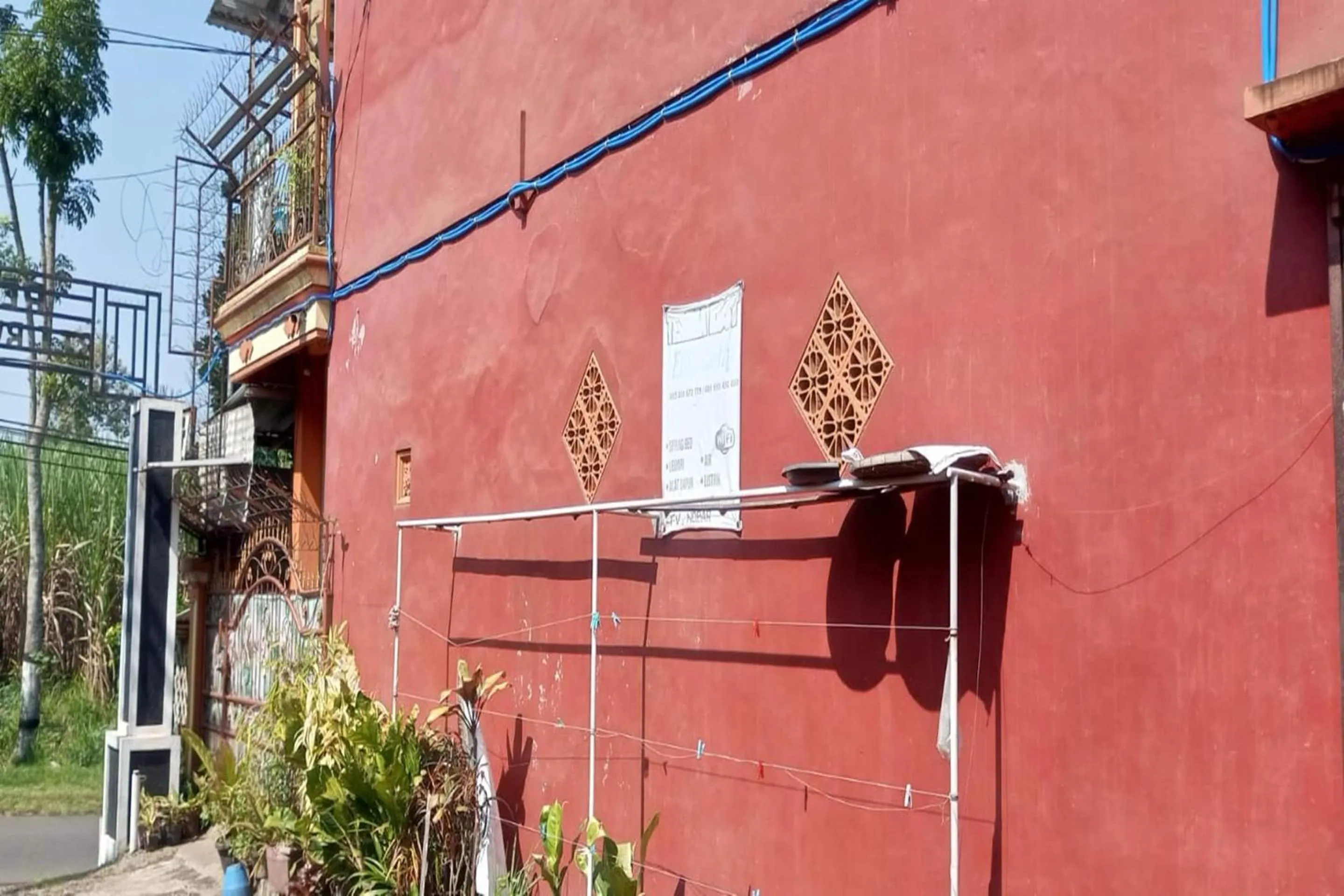 Facade/entrance in Hotel O Kost Elisabeth Syariah