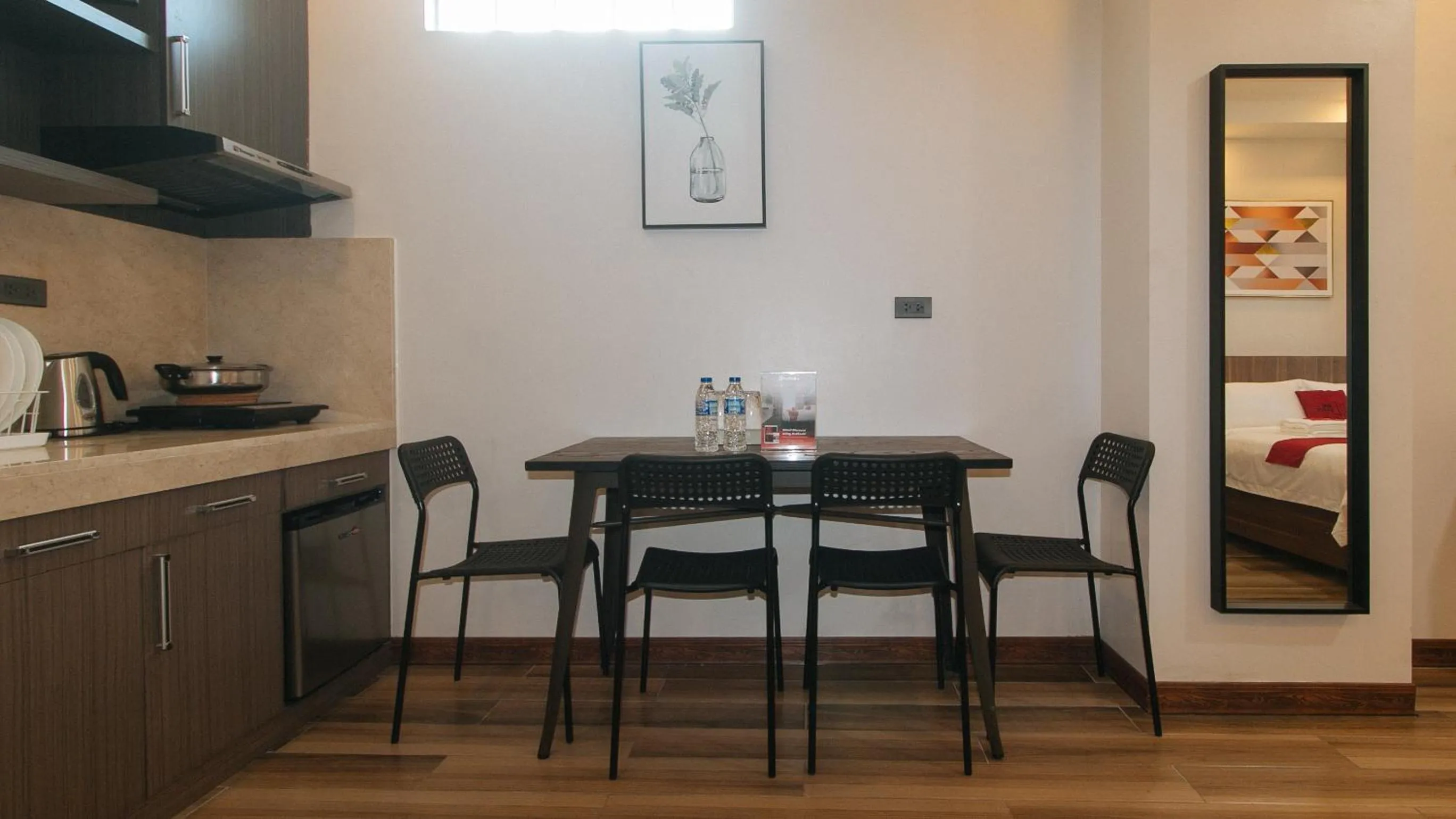 Seating area in RedDoorz Plus @ Bez Tower and Residences San Juan