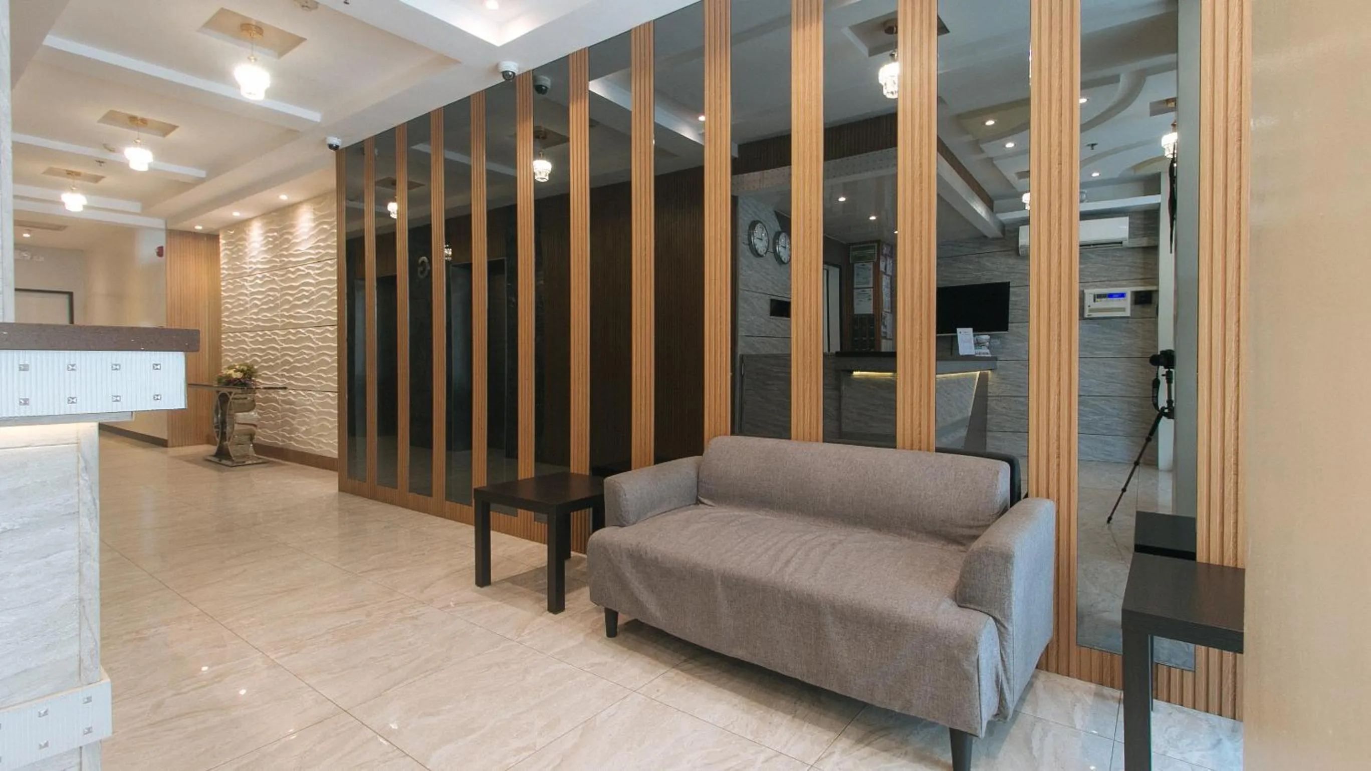 Seating area in RedDoorz Plus @ Bez Tower and Residences San Juan