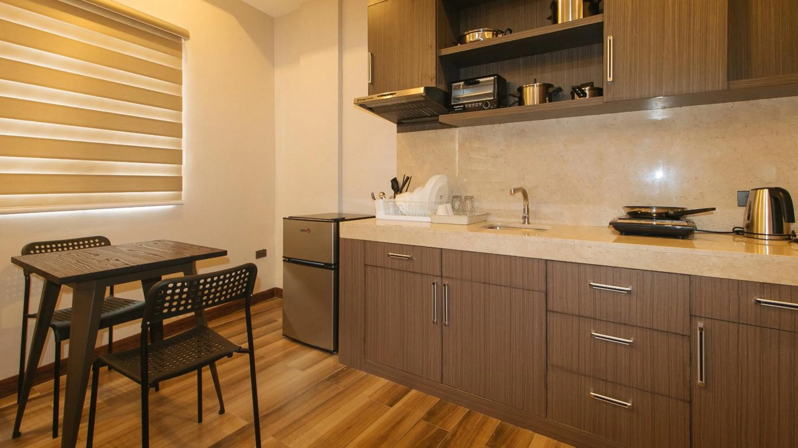 Kitchen or kitchenette in RedDoorz Plus @ Bez Tower and Residences San Juan
