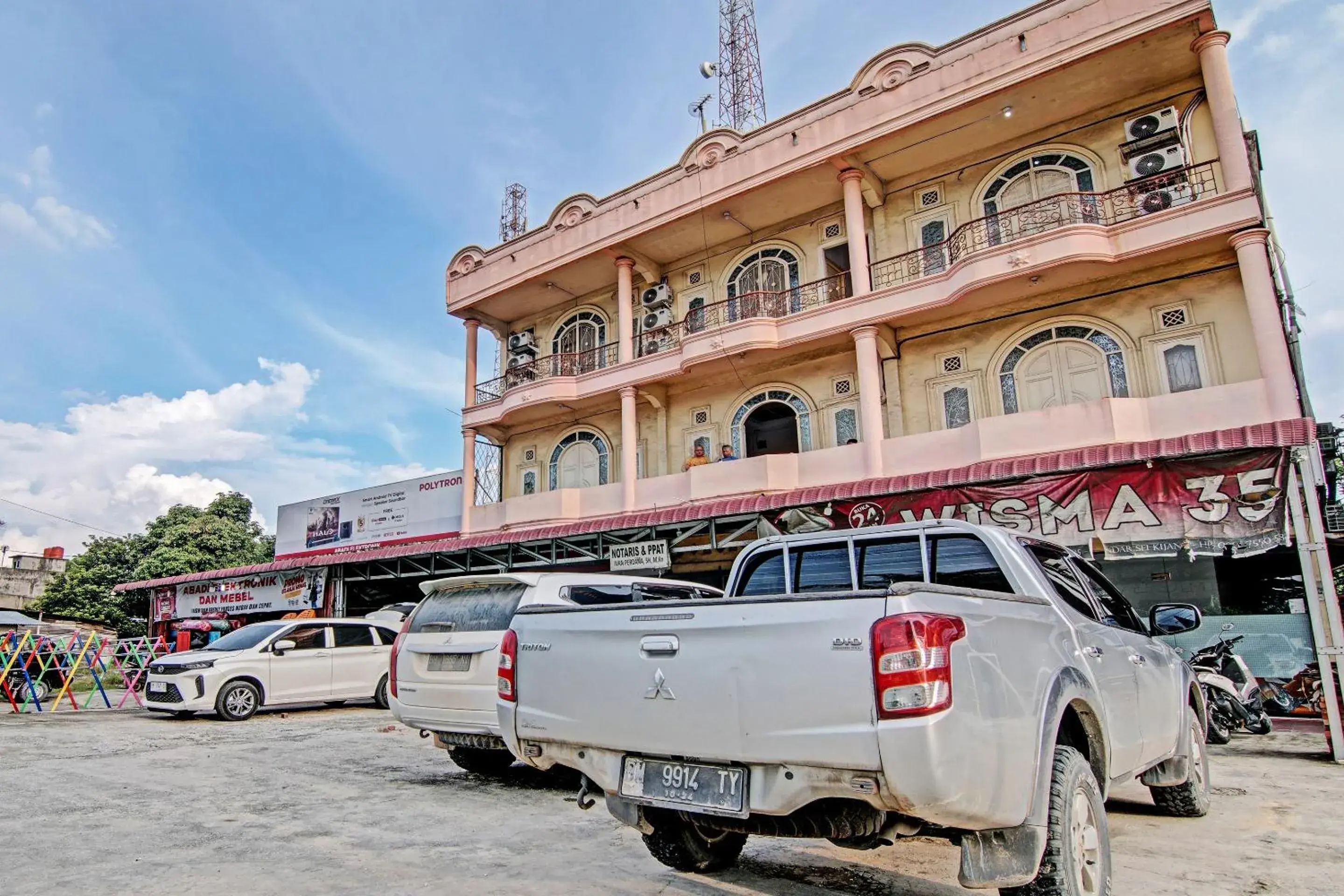 Property building in Hotel O Wisma 35NearTaman Wisata Polong Jopang Property building in Hotel O Wisma 35NearTaman Wisata Polong Jopang